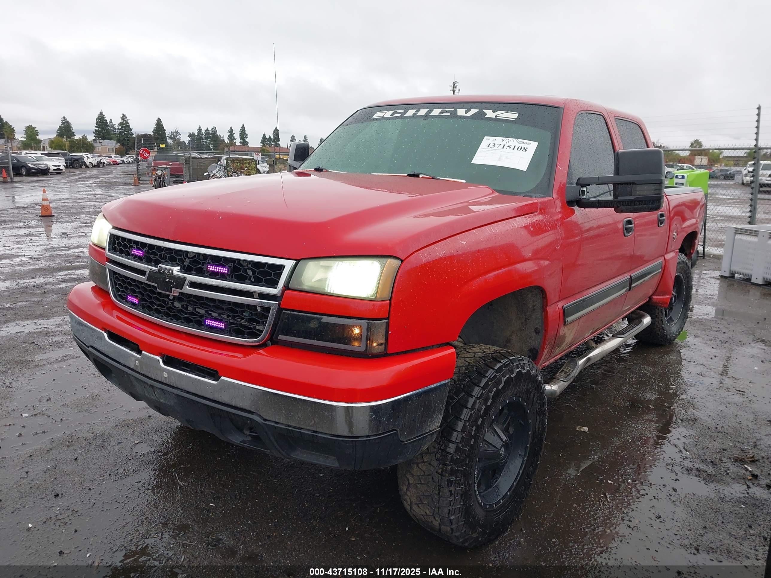 CHEVROLET SILVERADO image 2