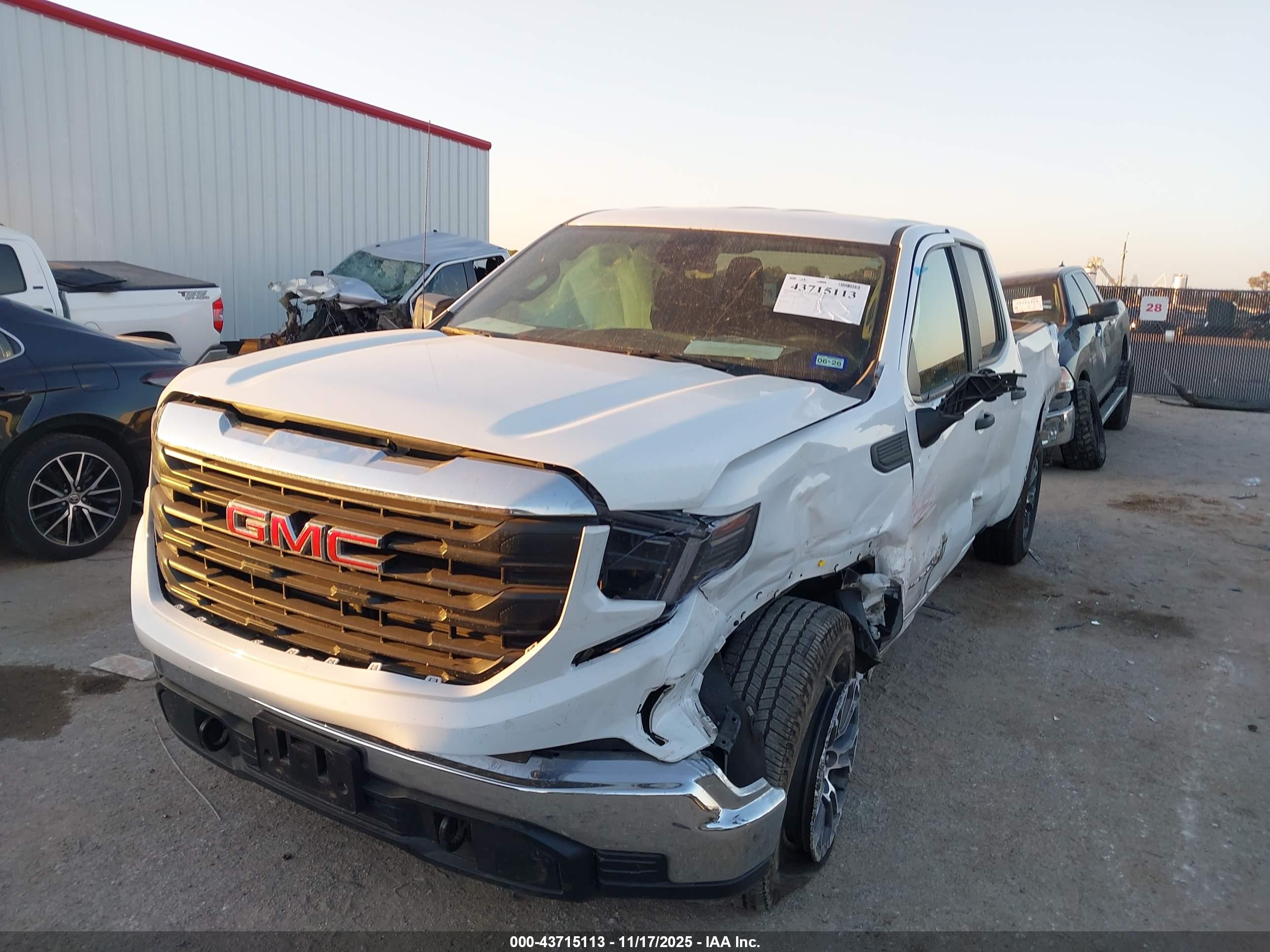 GMC SIERRA image 2