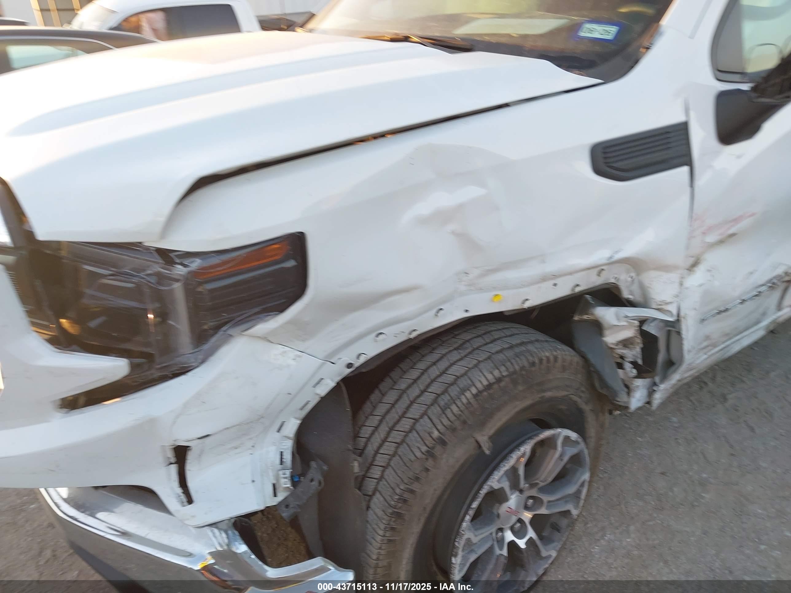 GMC SIERRA image 6