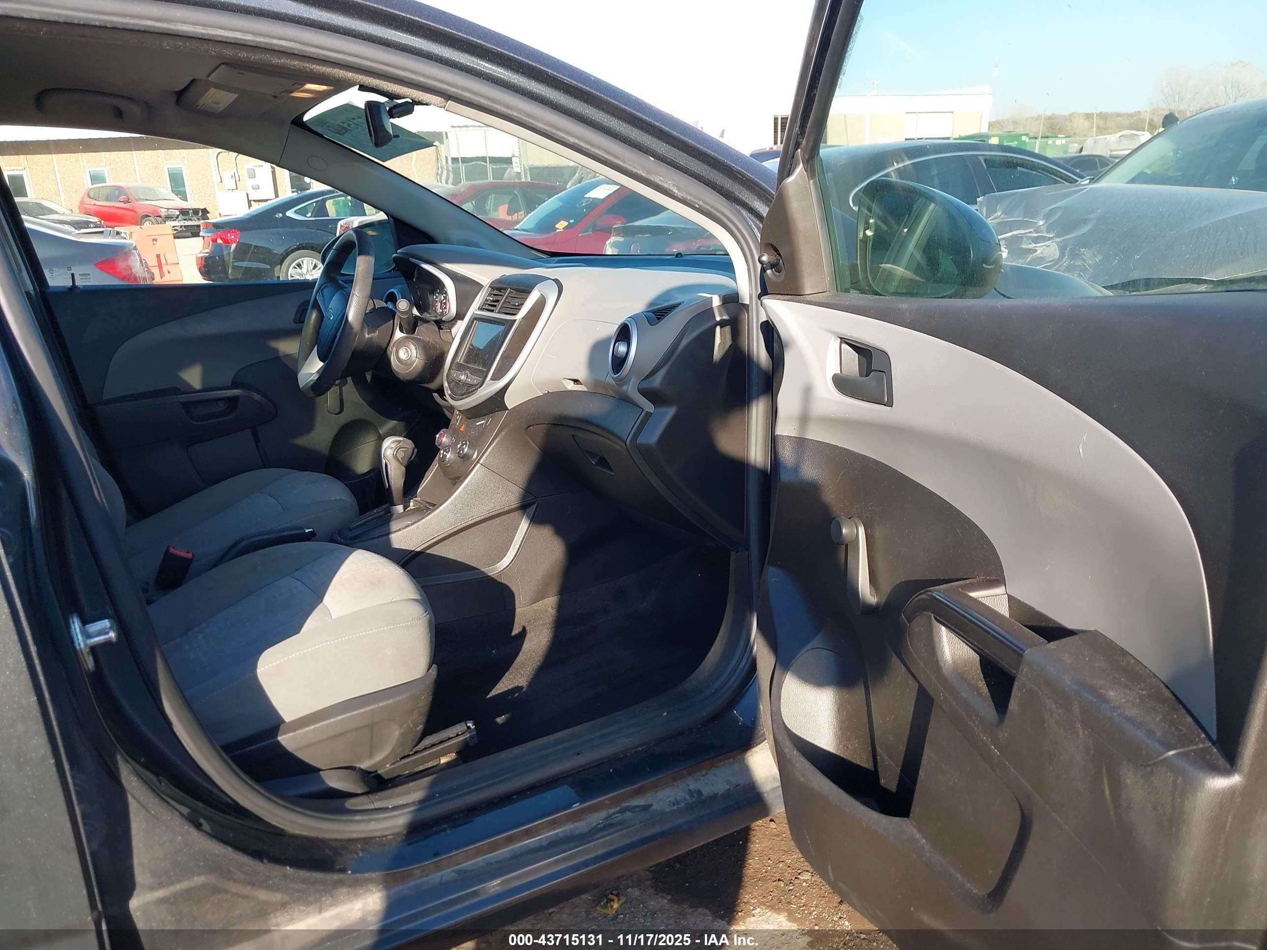 CHEVROLET SONIC image 5