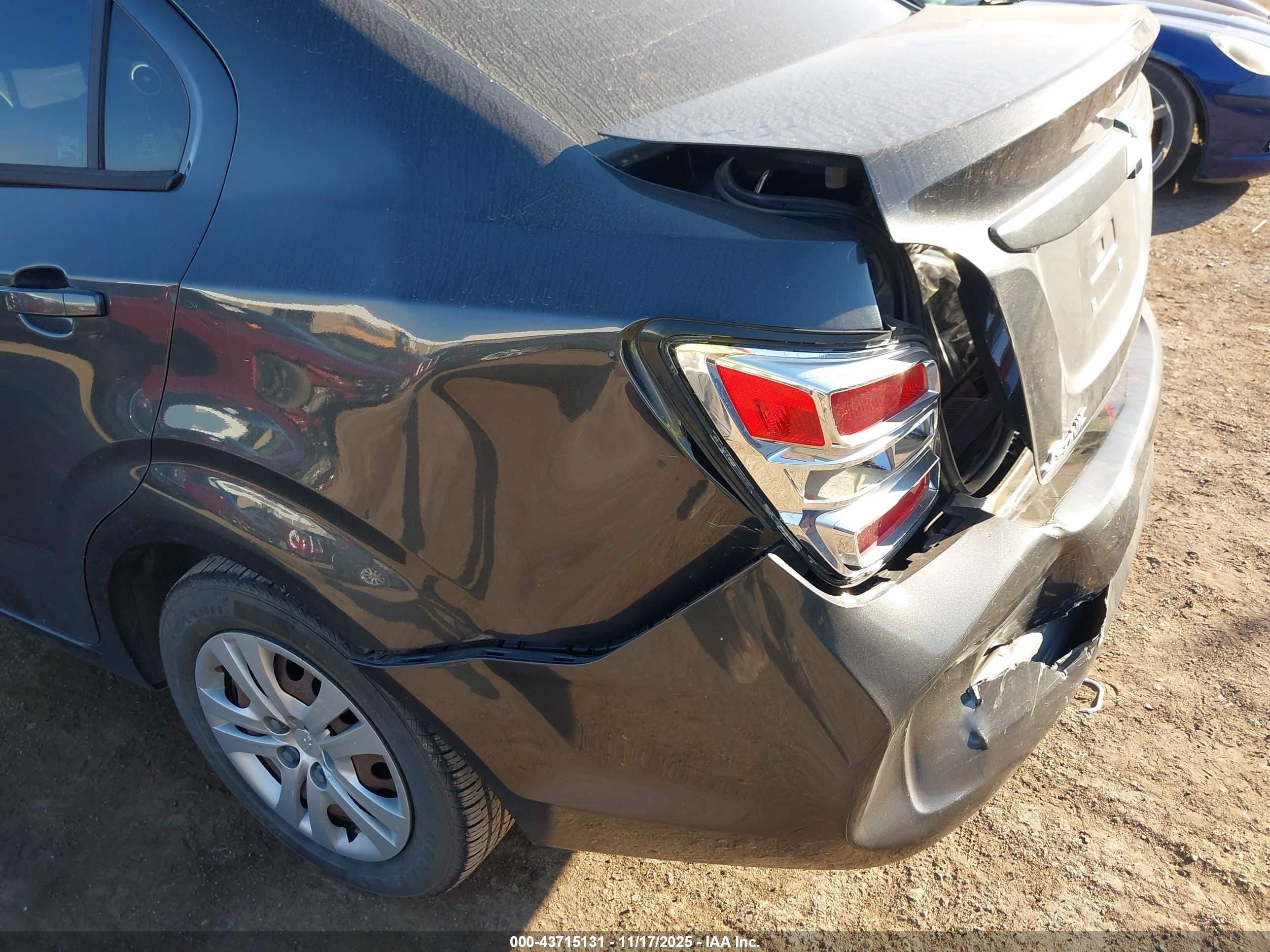 CHEVROLET SONIC image 6