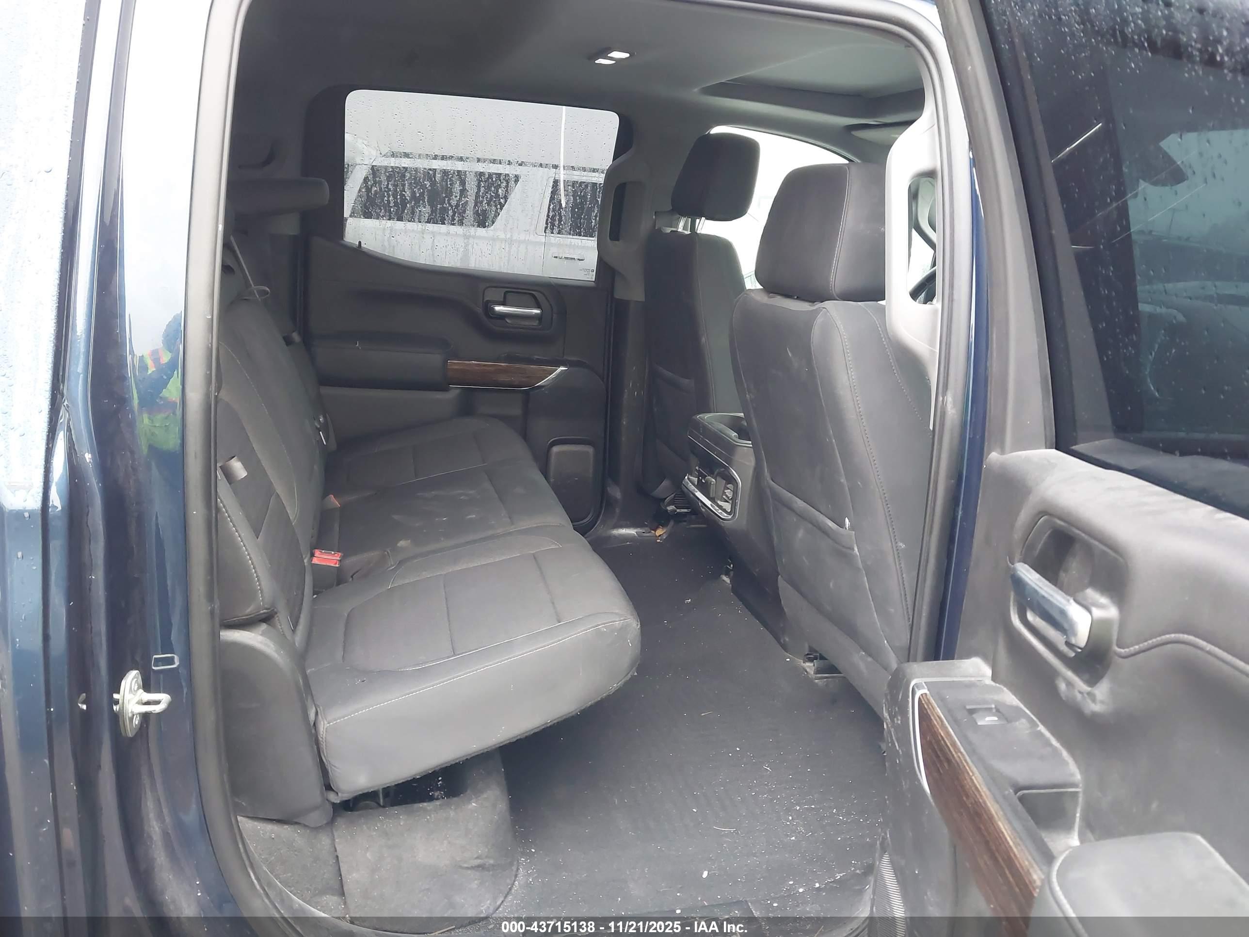 GMC SIERRA image 8