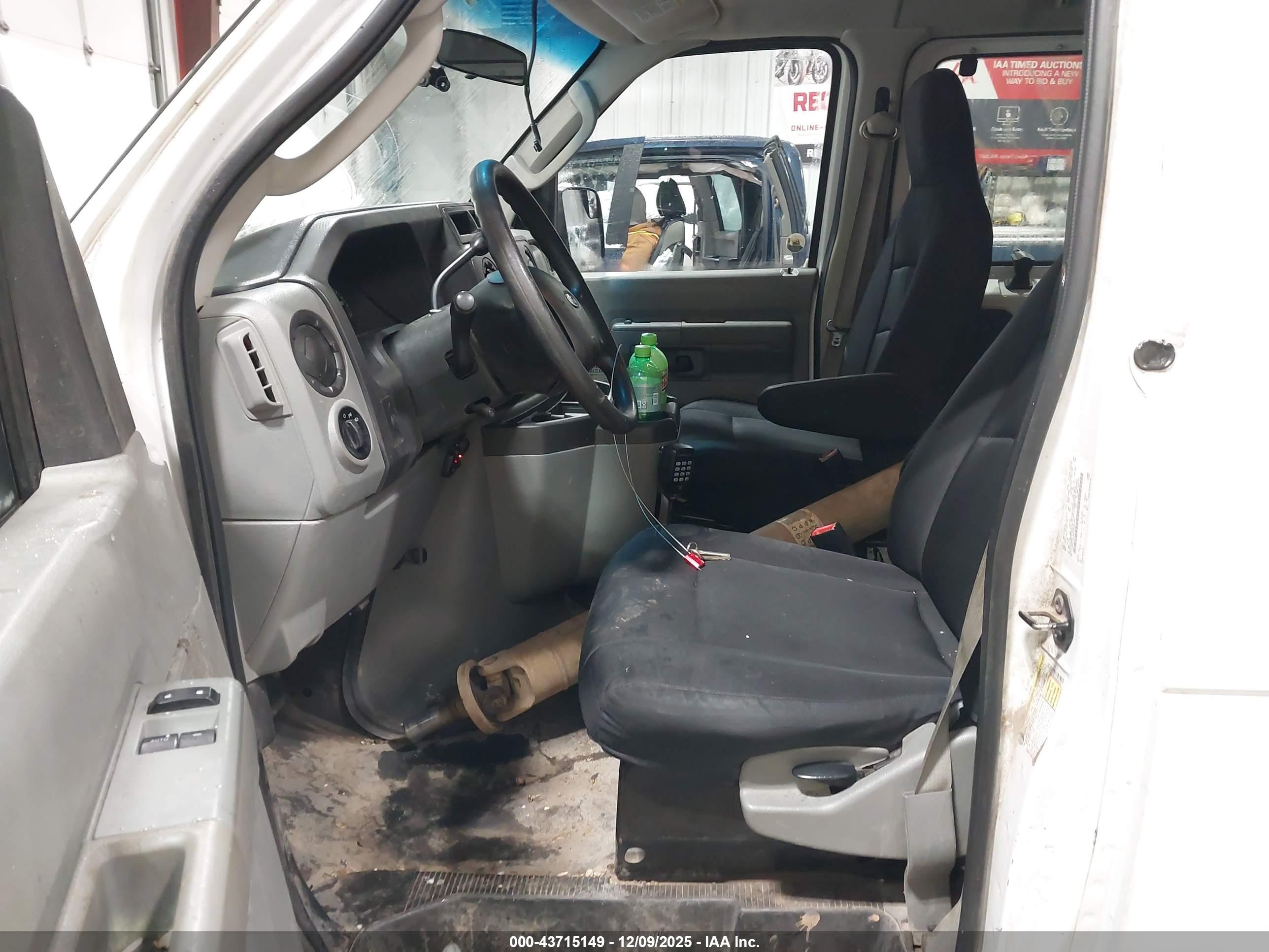 FORD E-350 image 7