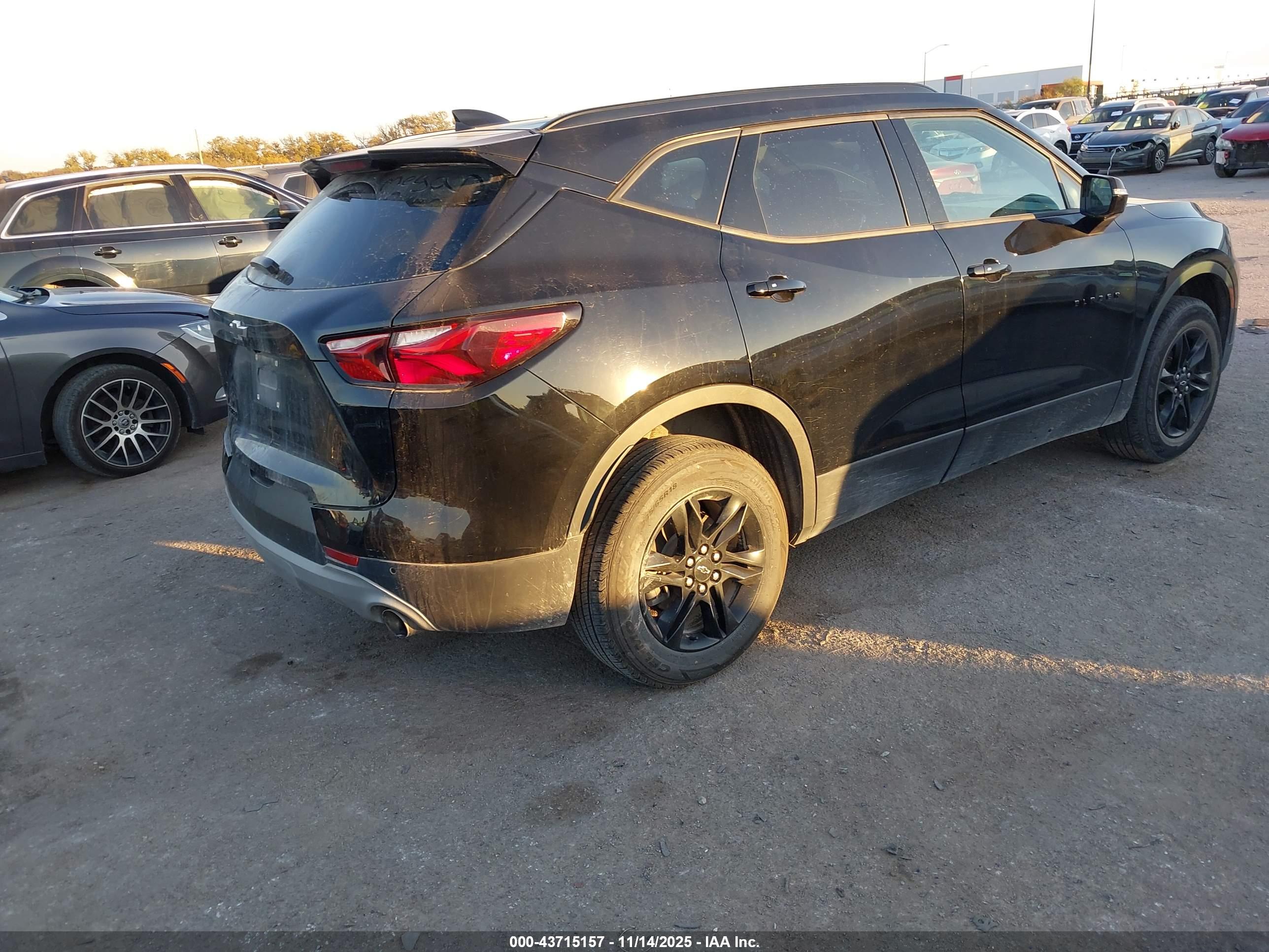 CHEVROLET BLAZER image 4