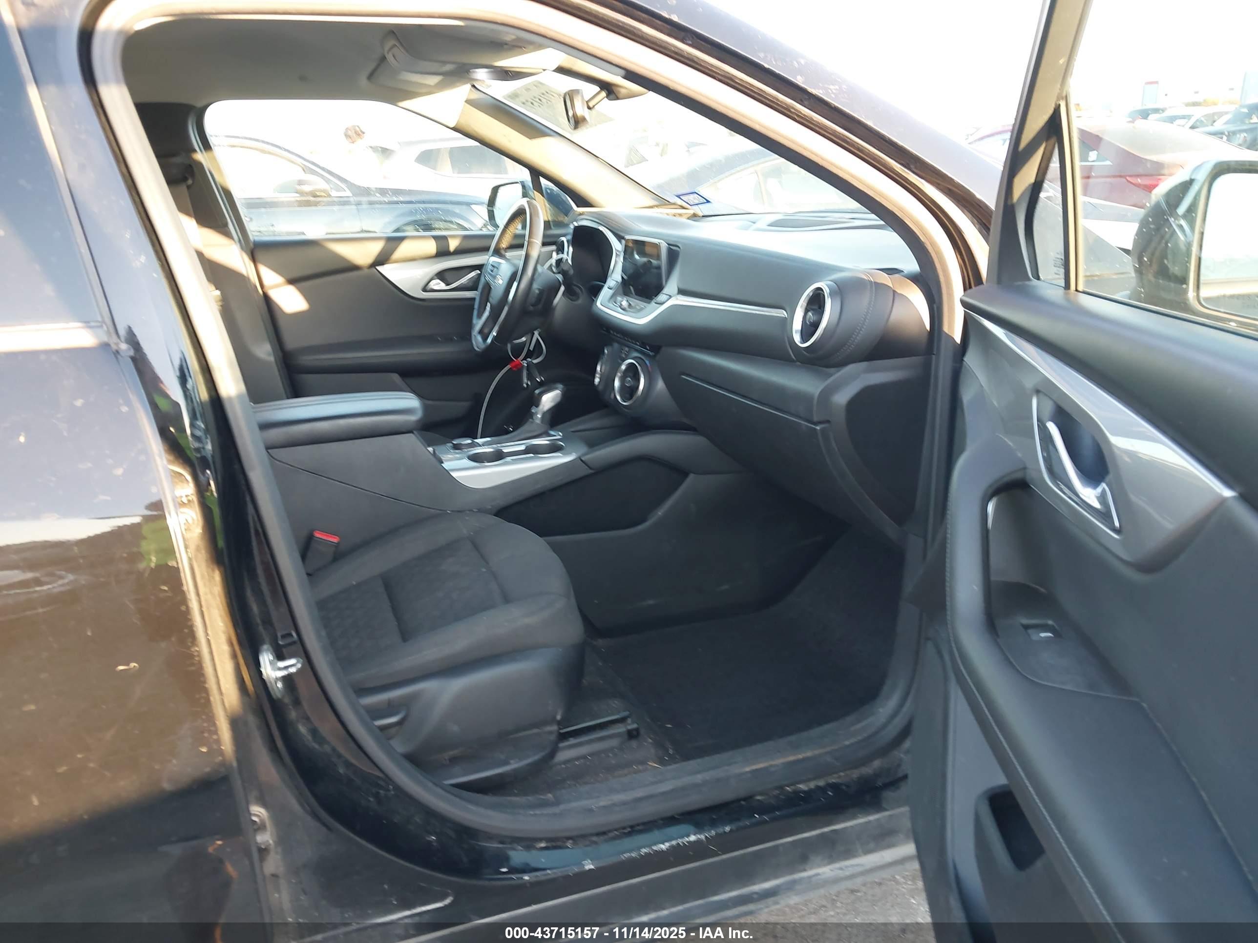 CHEVROLET BLAZER image 5