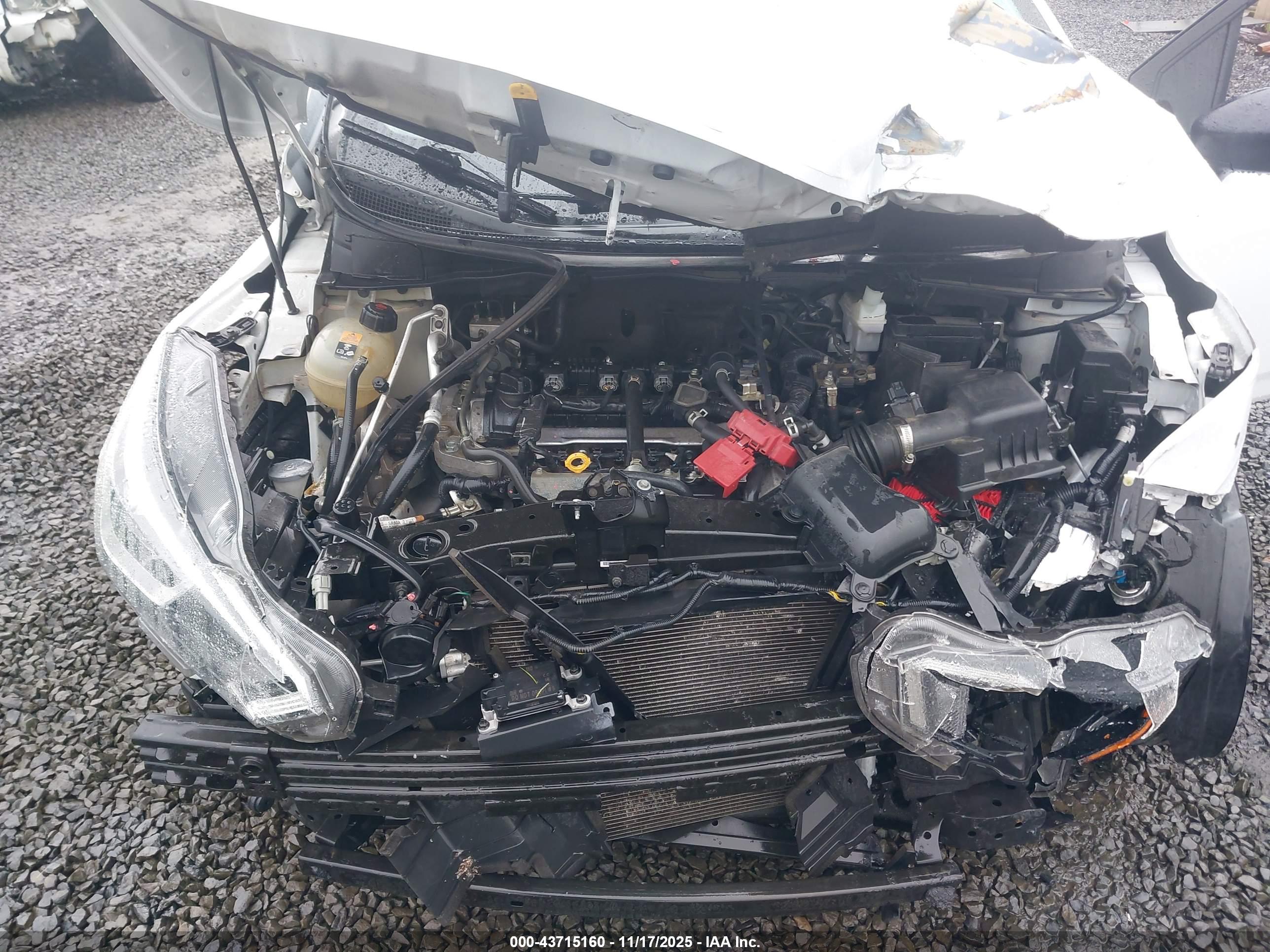 NISSAN VERSA image 10