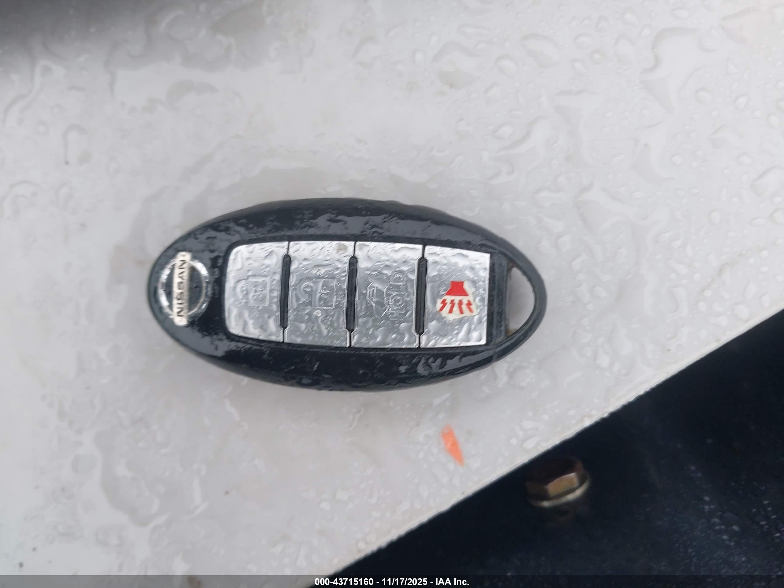 NISSAN VERSA image 11