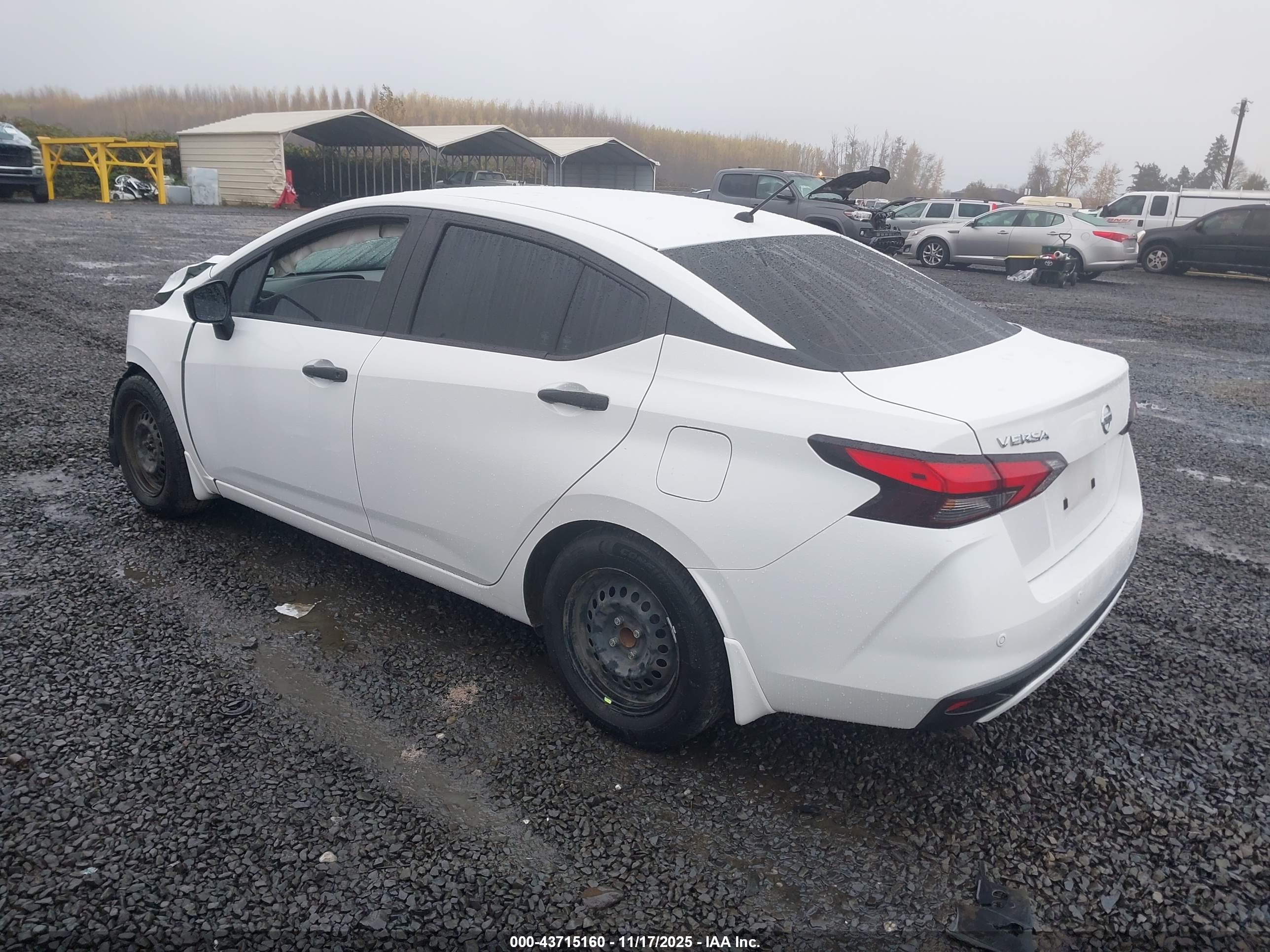 NISSAN VERSA image 3