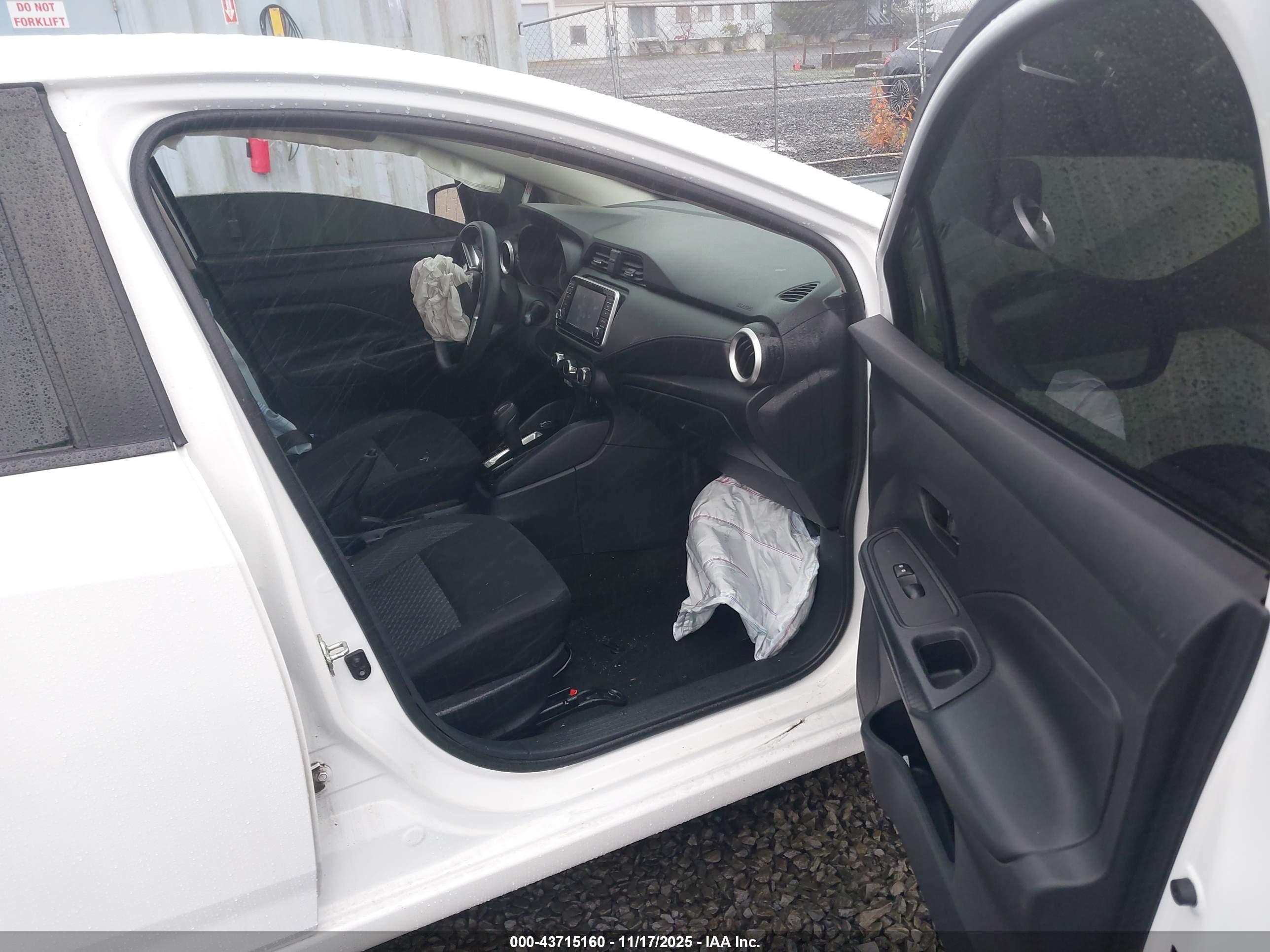 NISSAN VERSA image 5