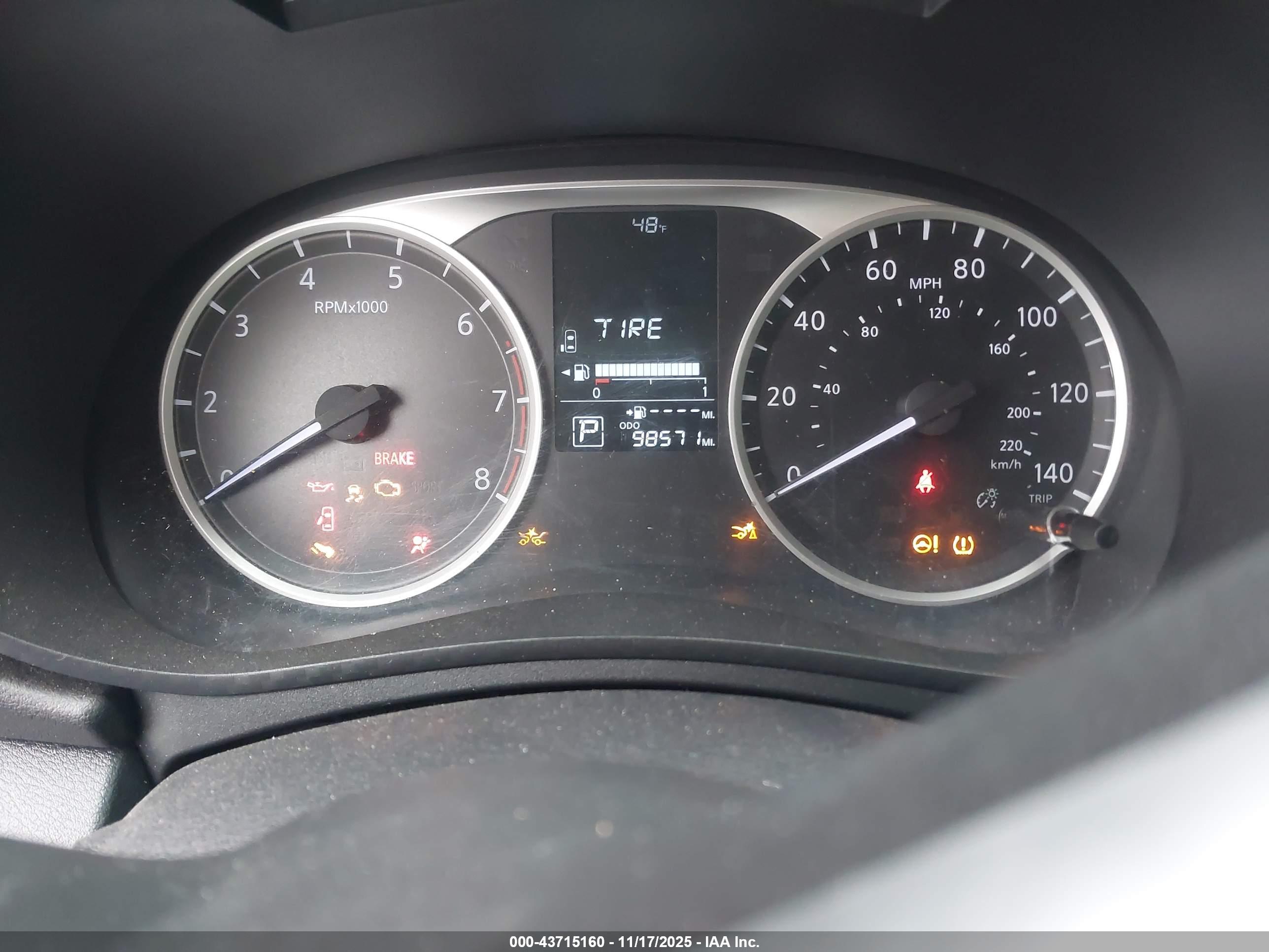 NISSAN VERSA image 7