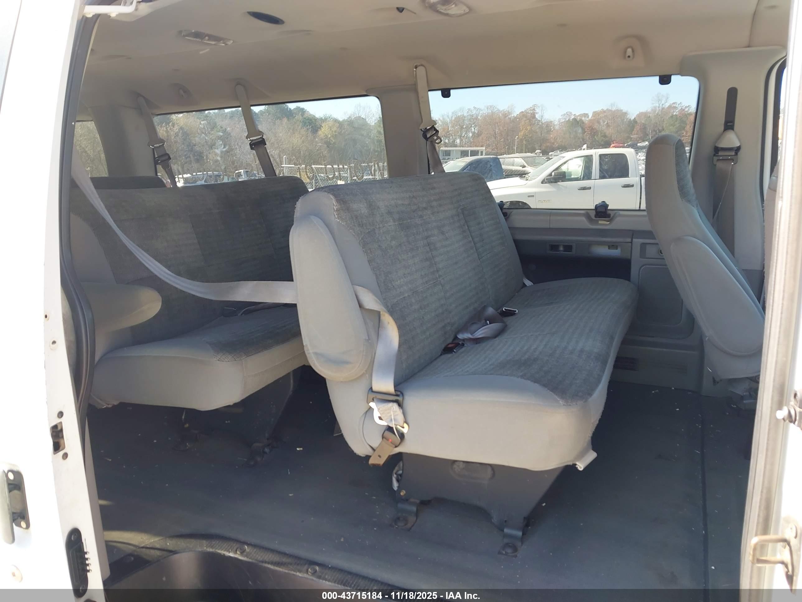 FORD E-350 image 8