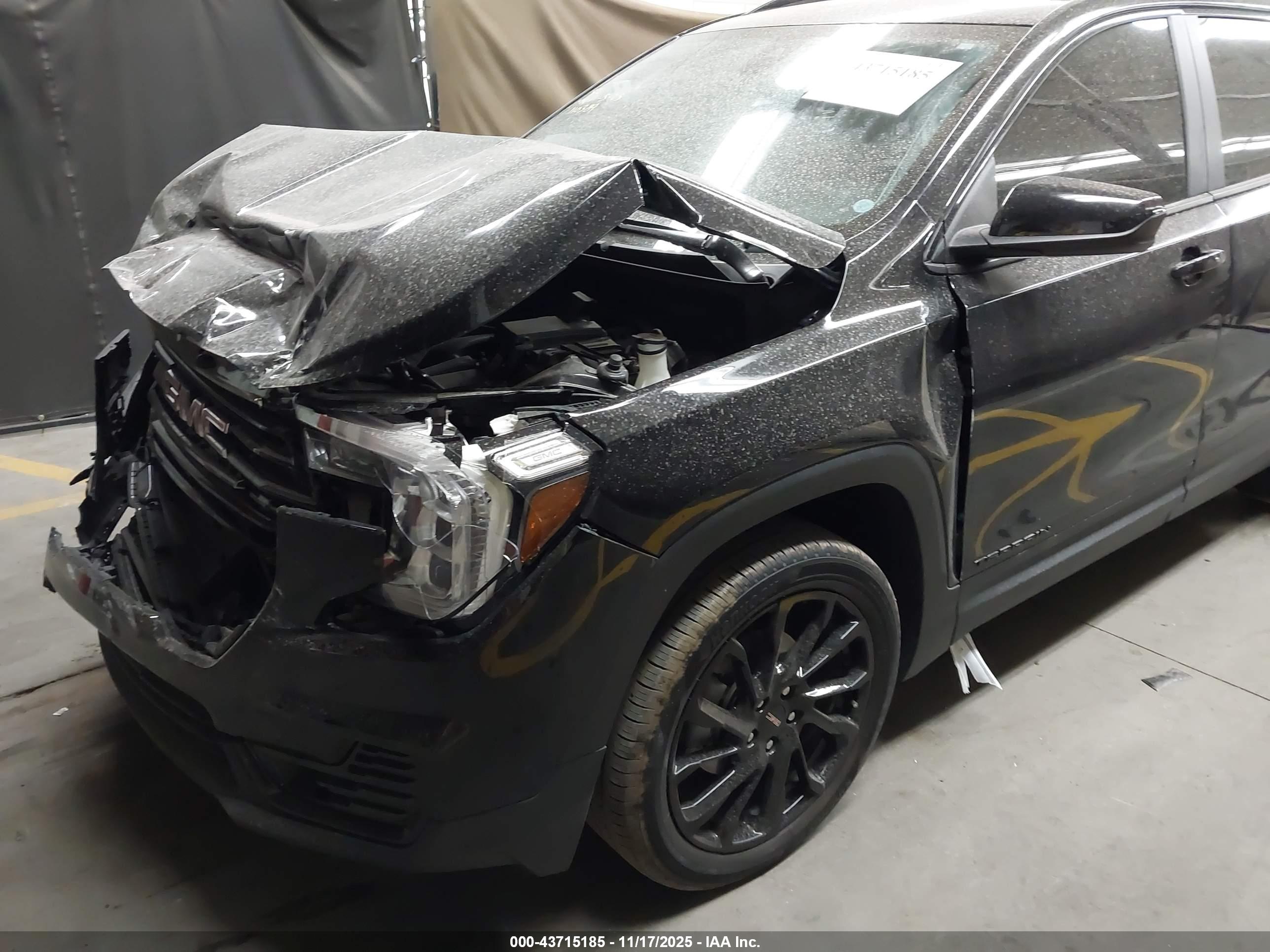 GMC TERRAIN image 6
