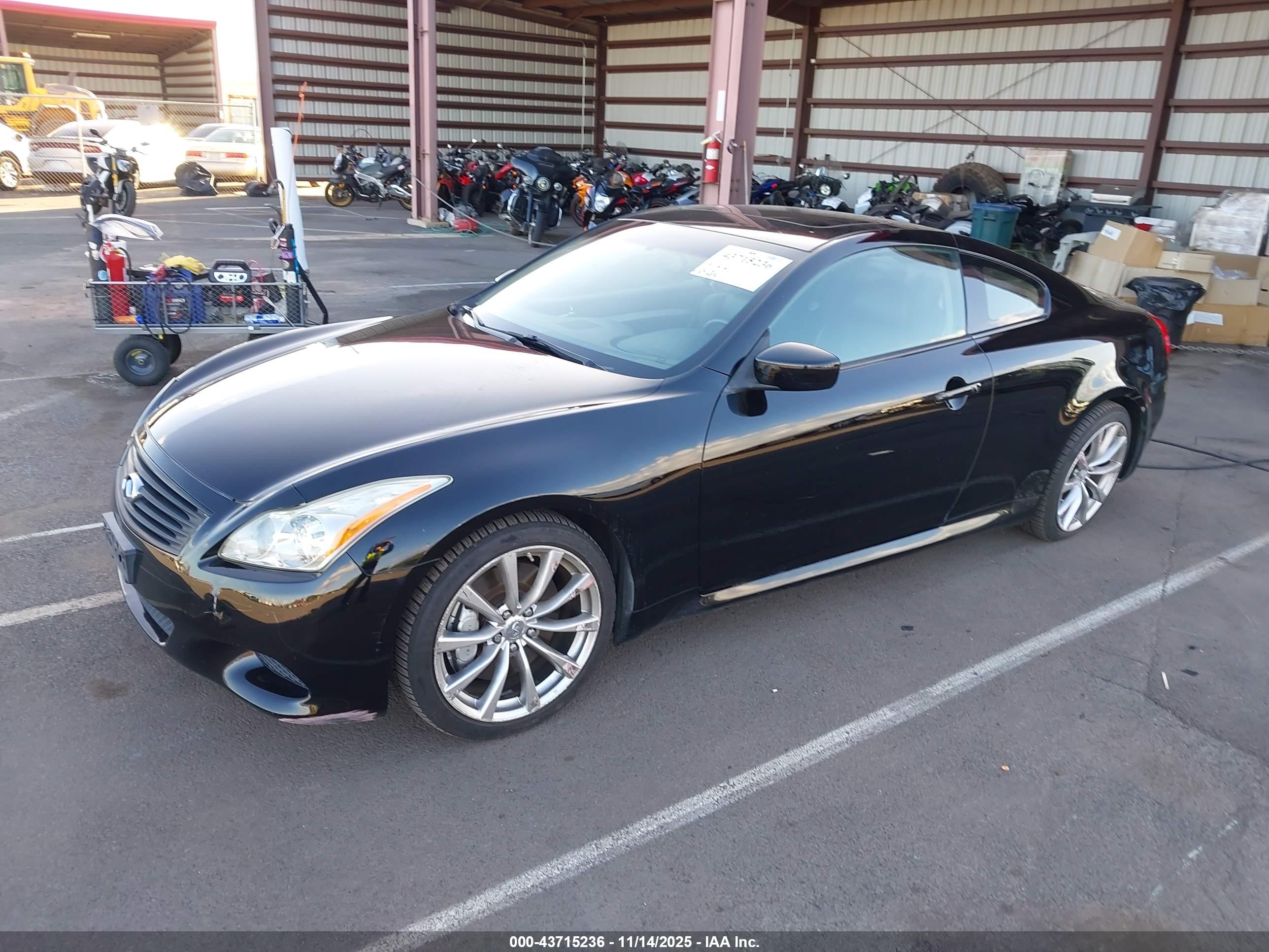 INFINITI G37 image 2