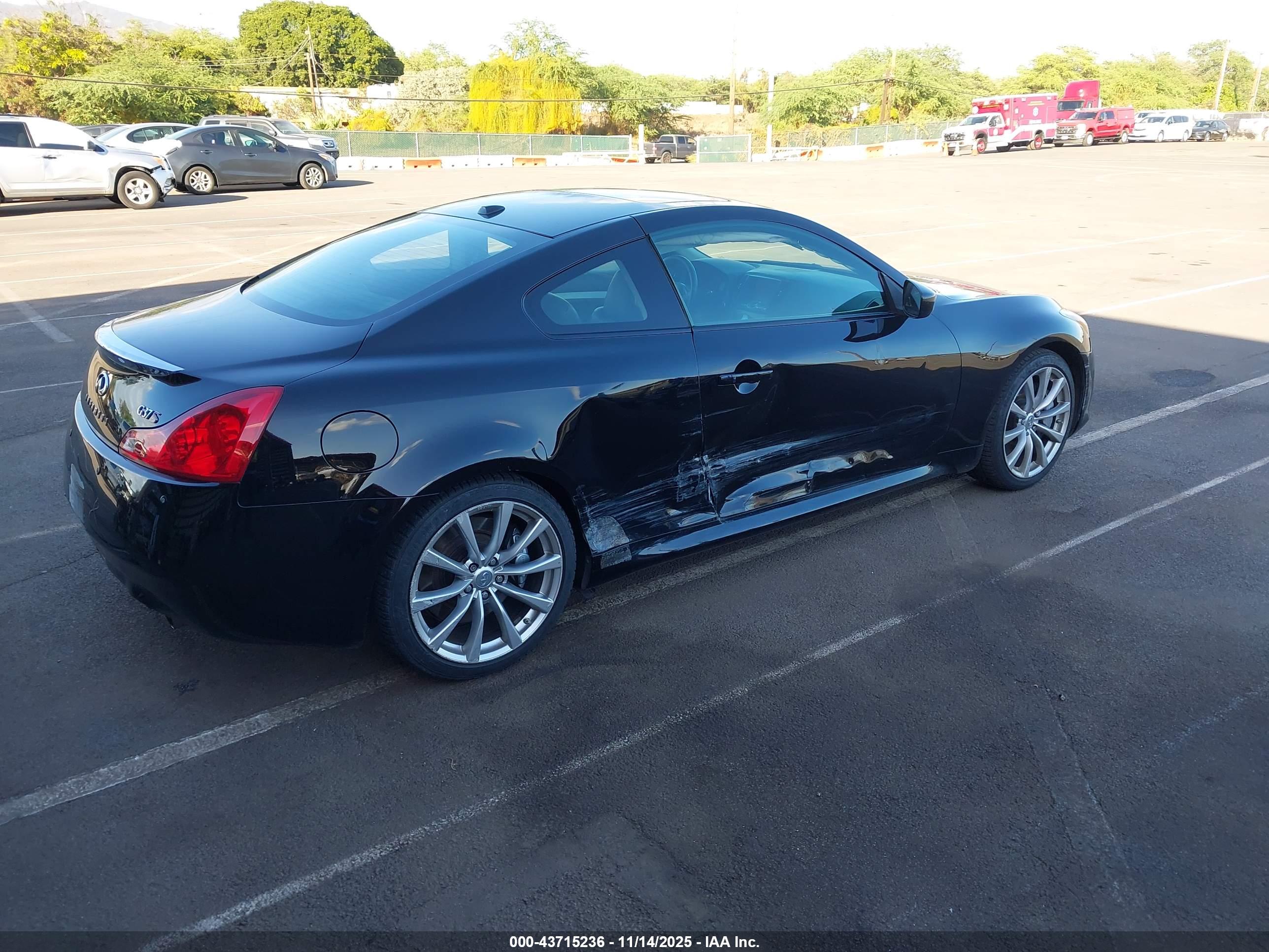 INFINITI G37 image 4