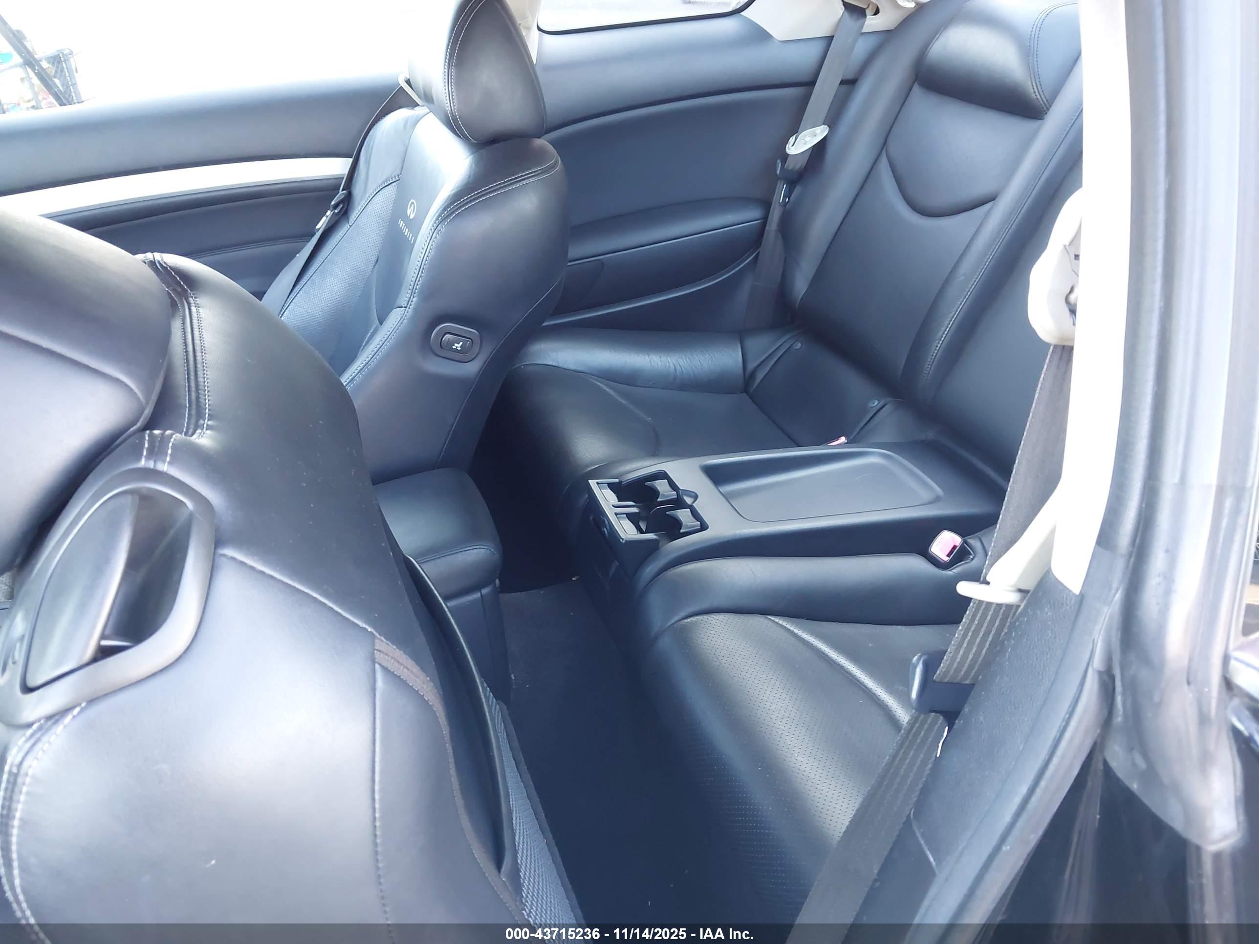 INFINITI G37 image 8