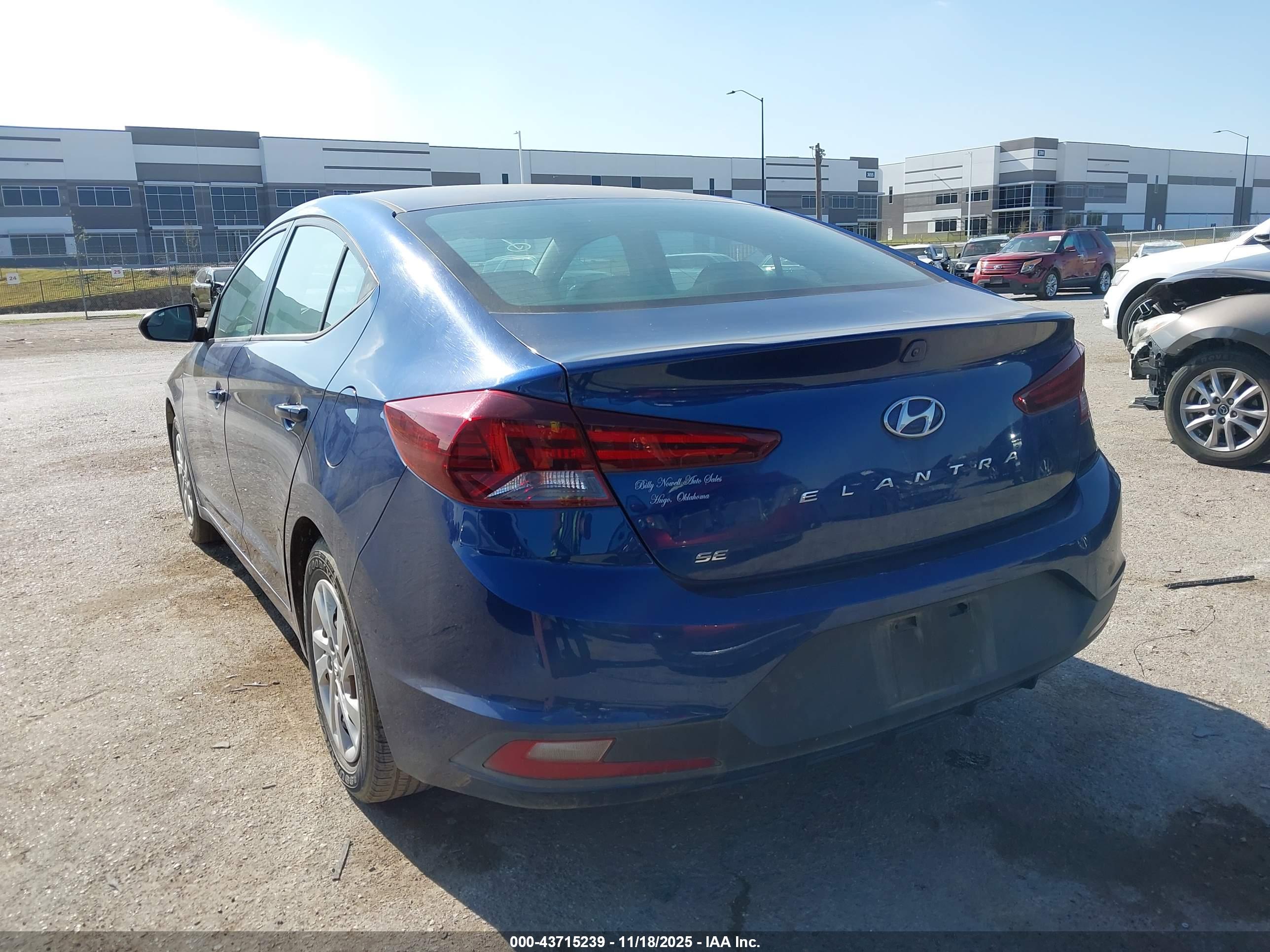 HYUNDAI ELANTRA image 3
