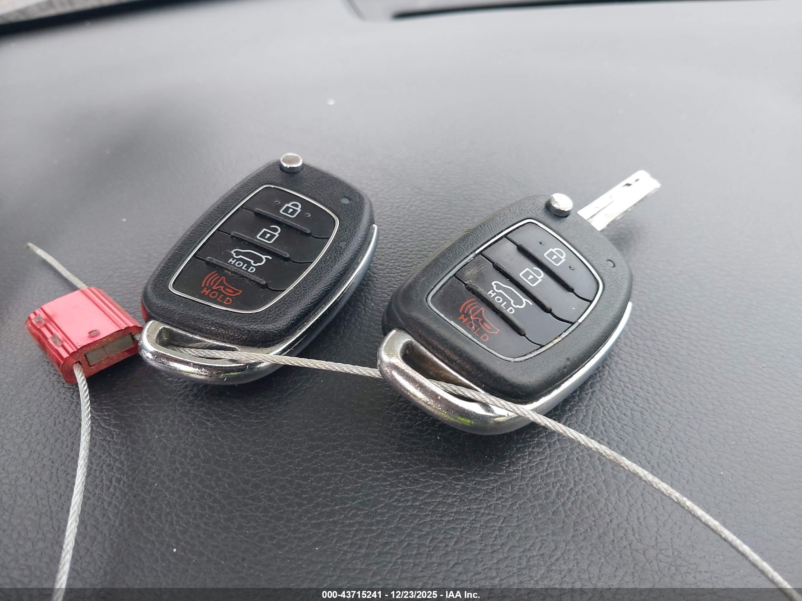HYUNDAI TUCSON image 11