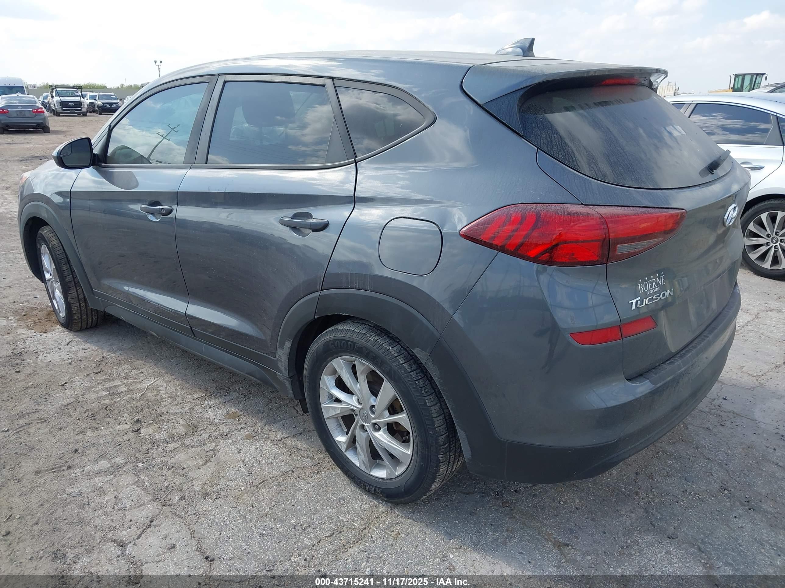 HYUNDAI TUCSON image 3