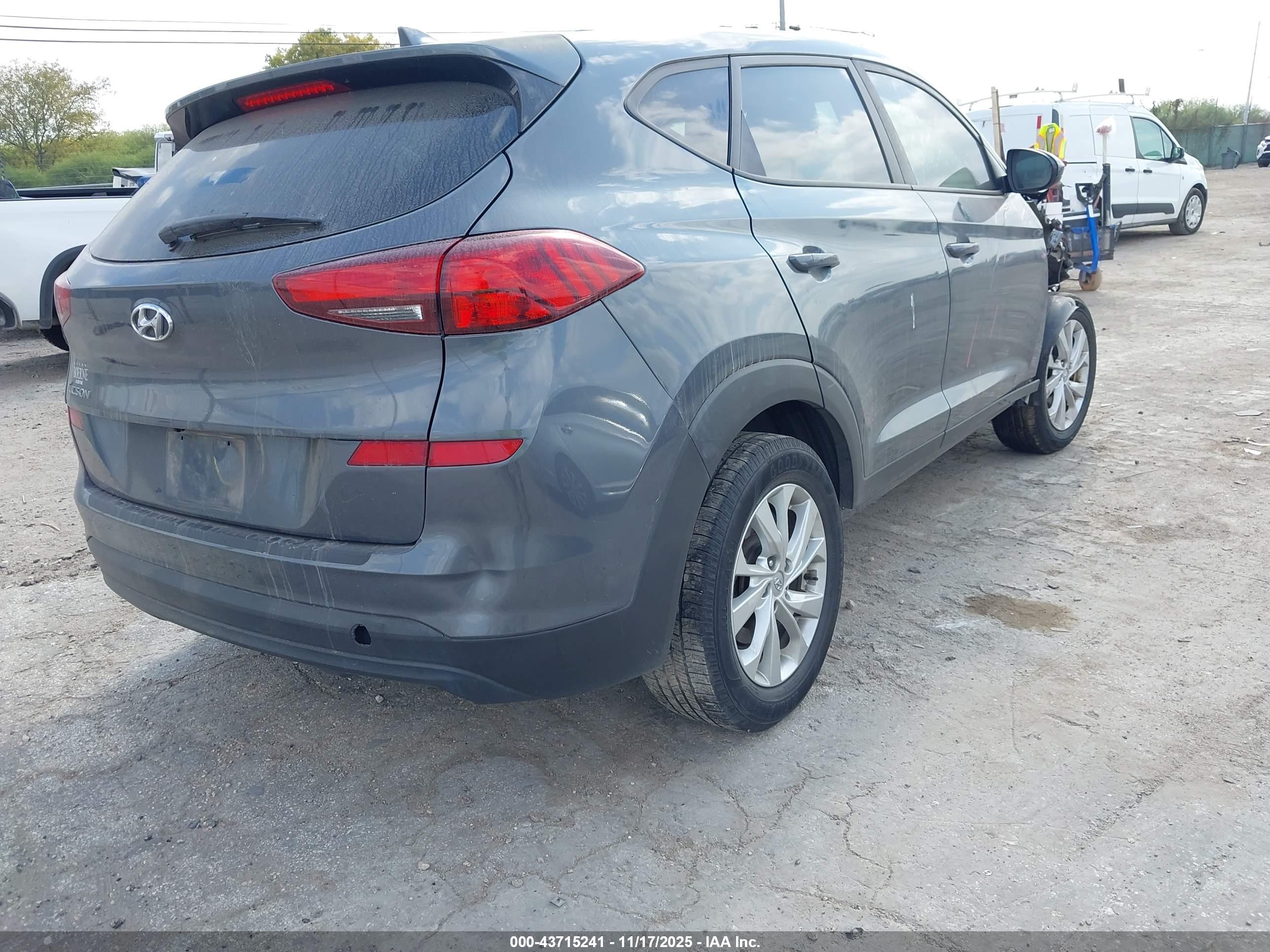 HYUNDAI TUCSON image 4