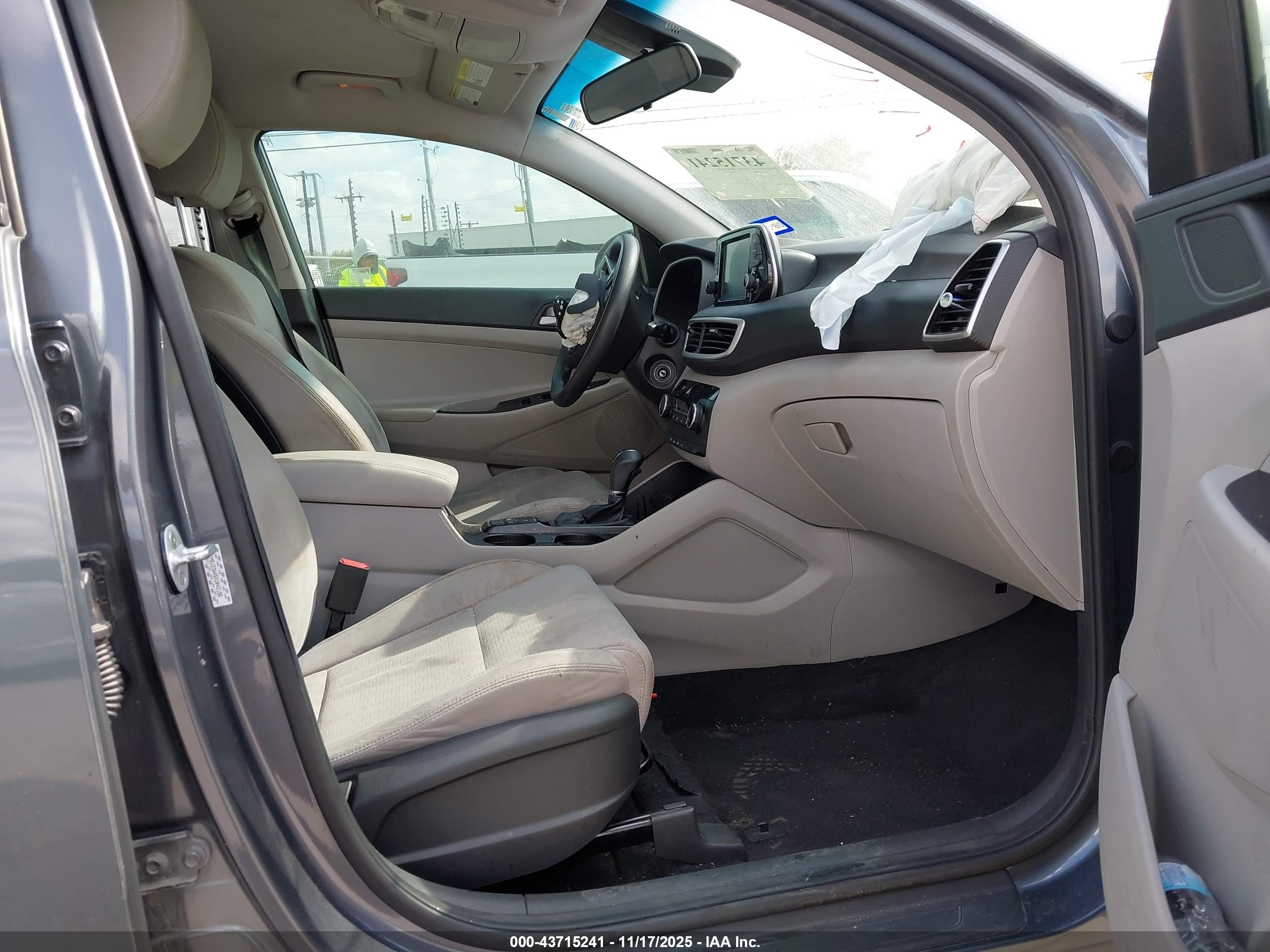 HYUNDAI TUCSON image 5