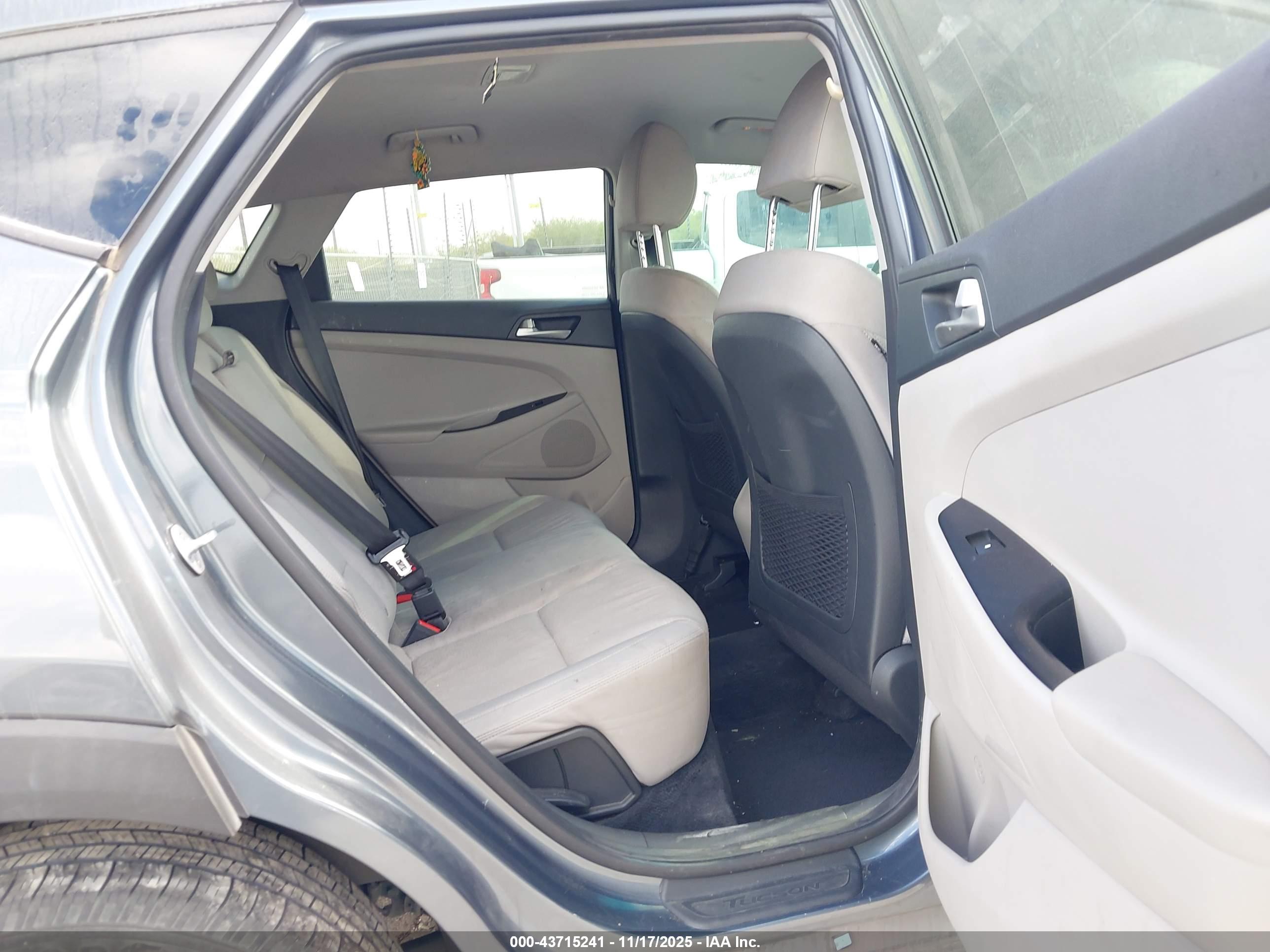 HYUNDAI TUCSON image 8