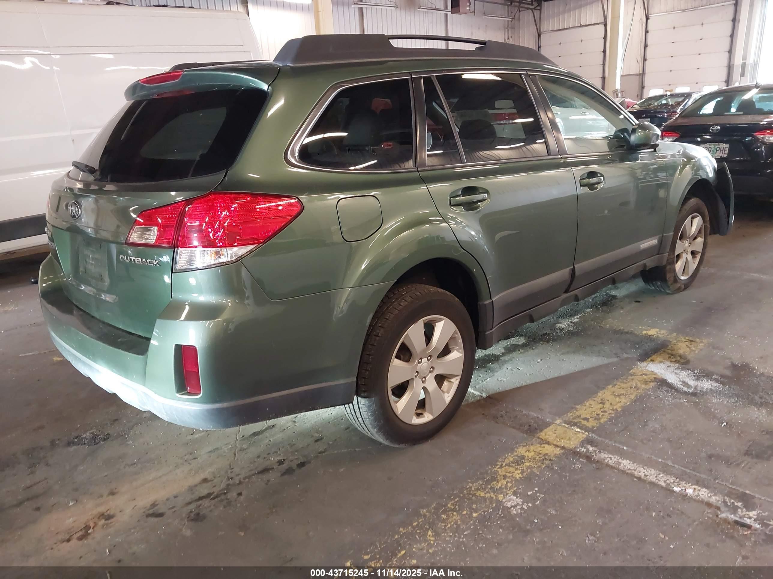 SUBARU OUTBACK image 4