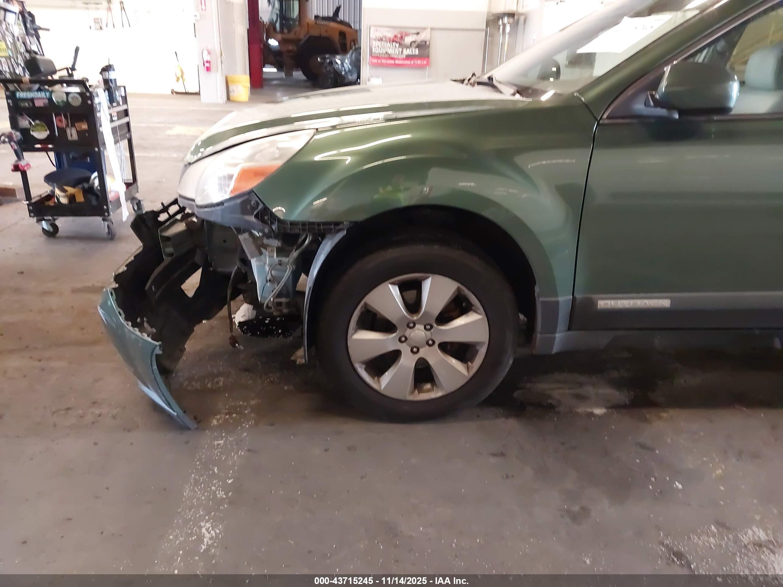 SUBARU OUTBACK image 6