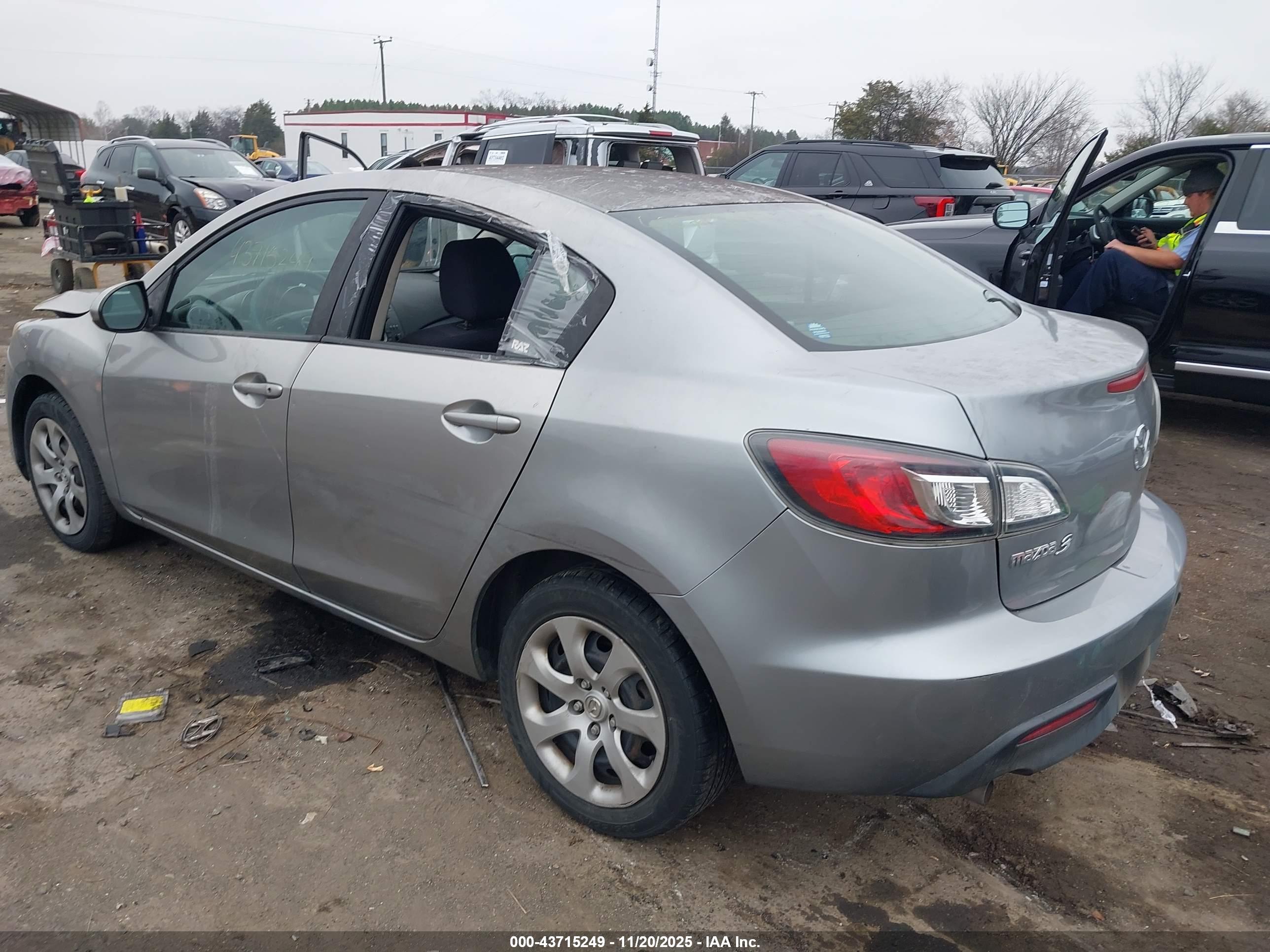 MAZDA MAZDA3 image 3