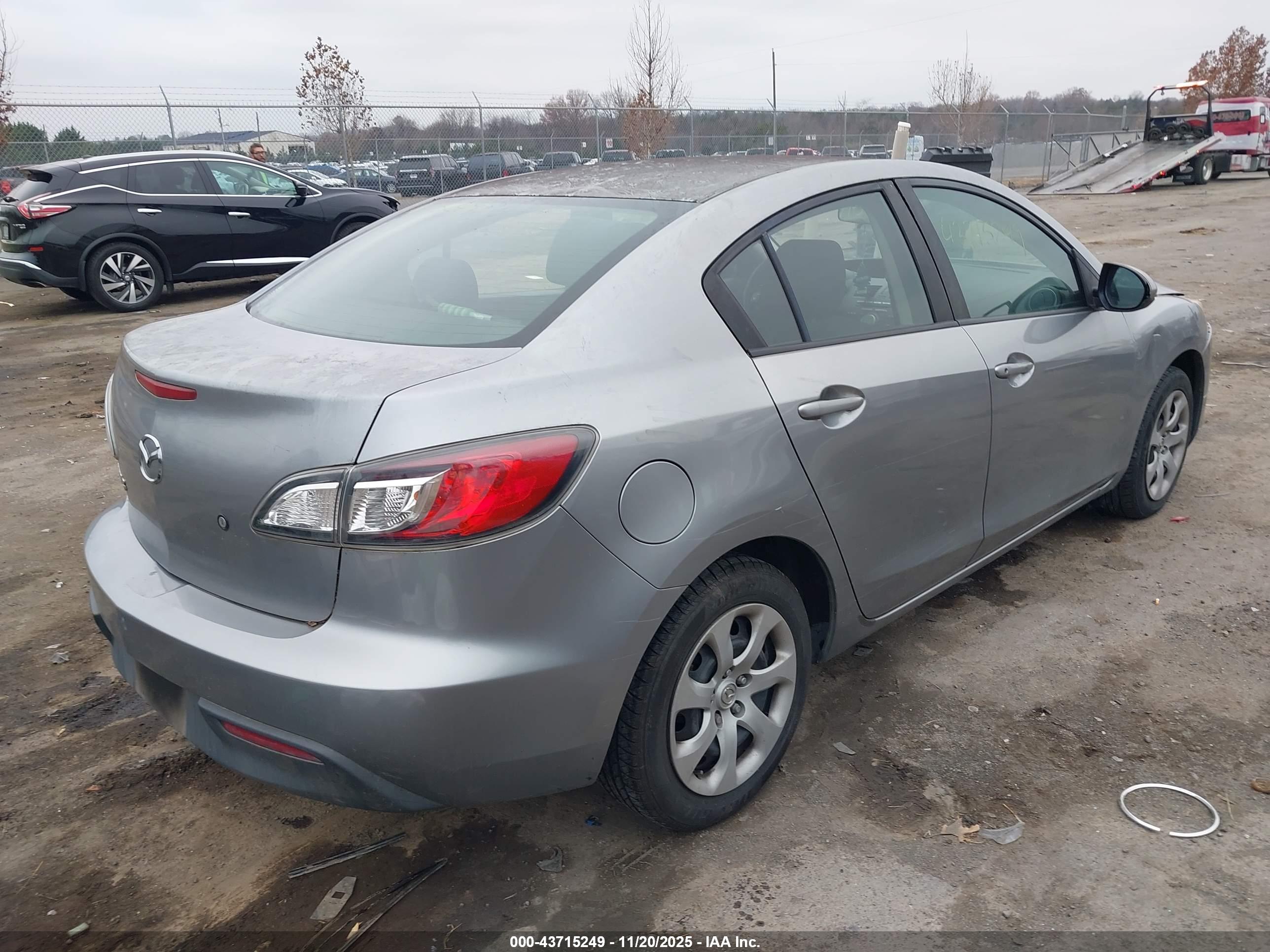 MAZDA MAZDA3 image 4
