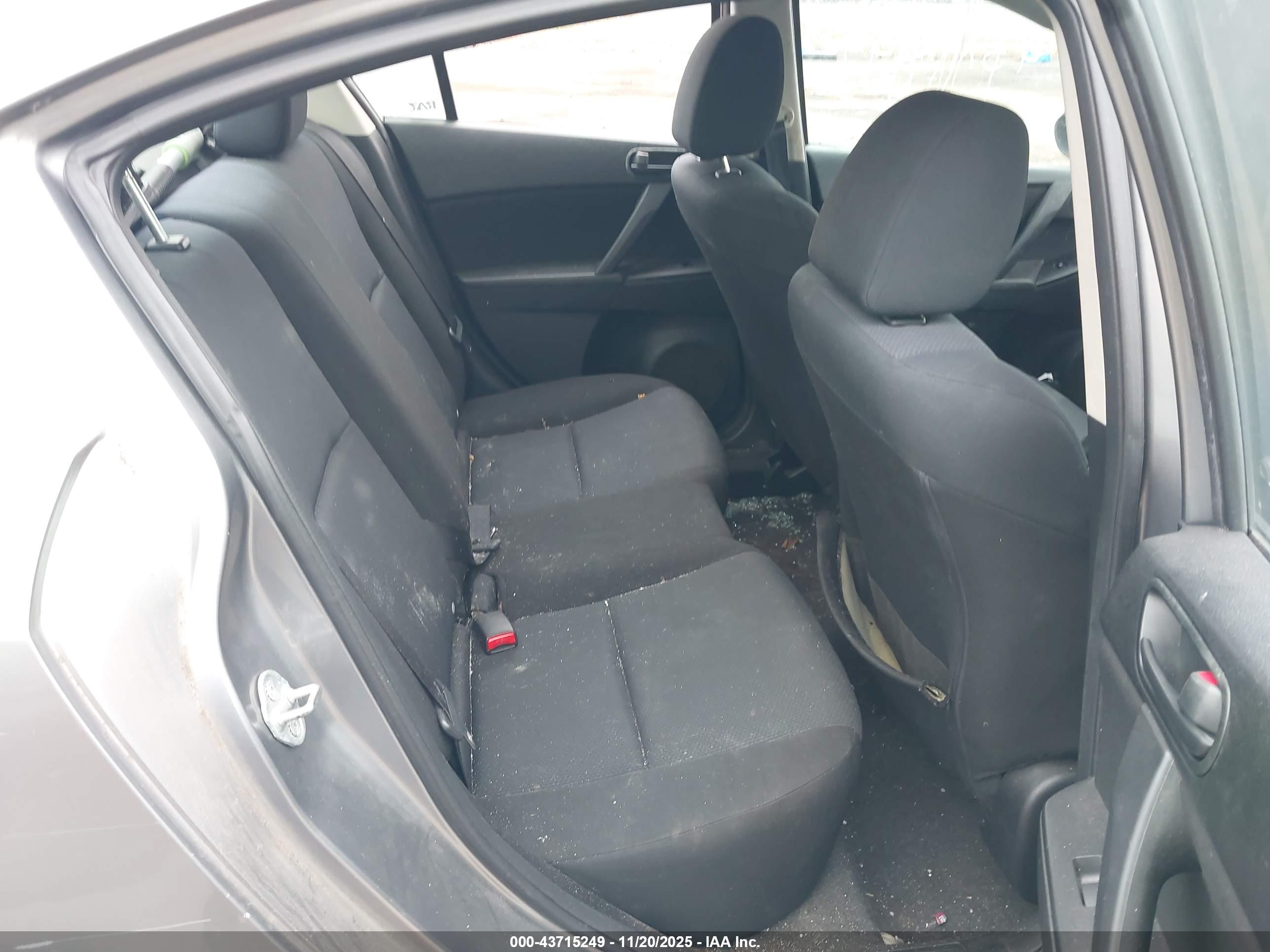 MAZDA MAZDA3 image 8