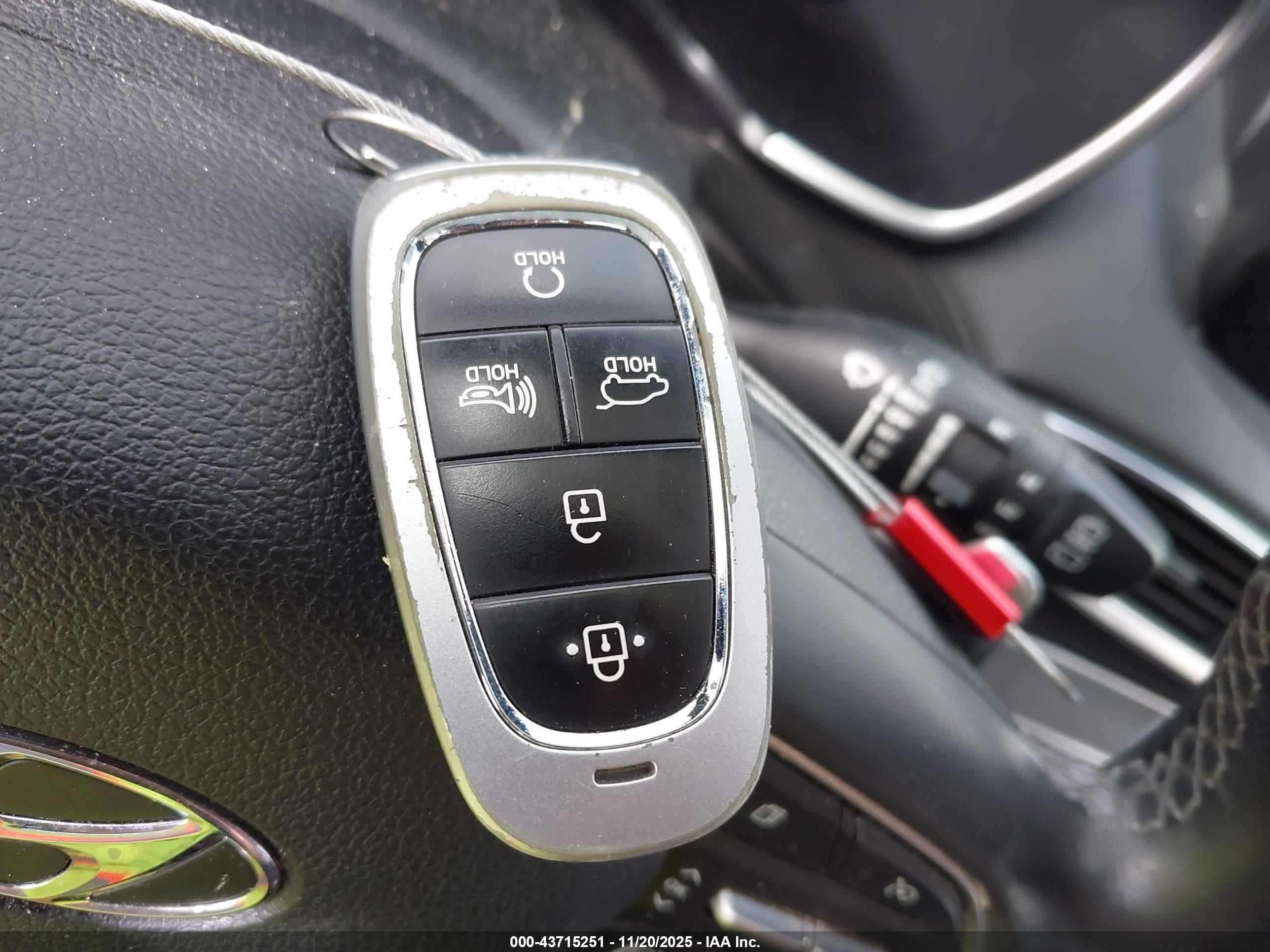 HYUNDAI SANTA image 11