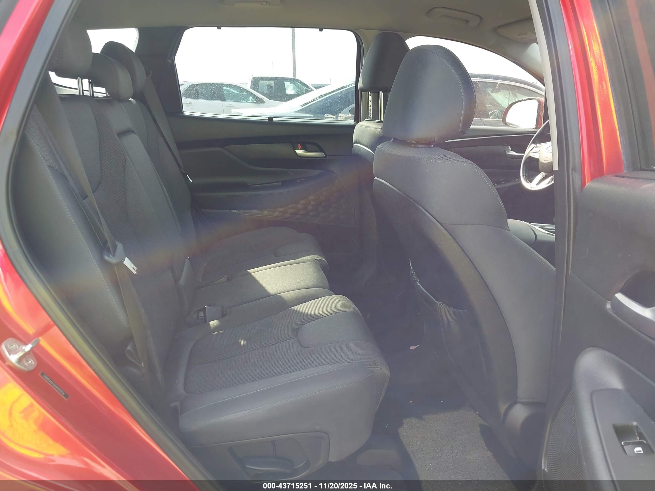 HYUNDAI SANTA image 8