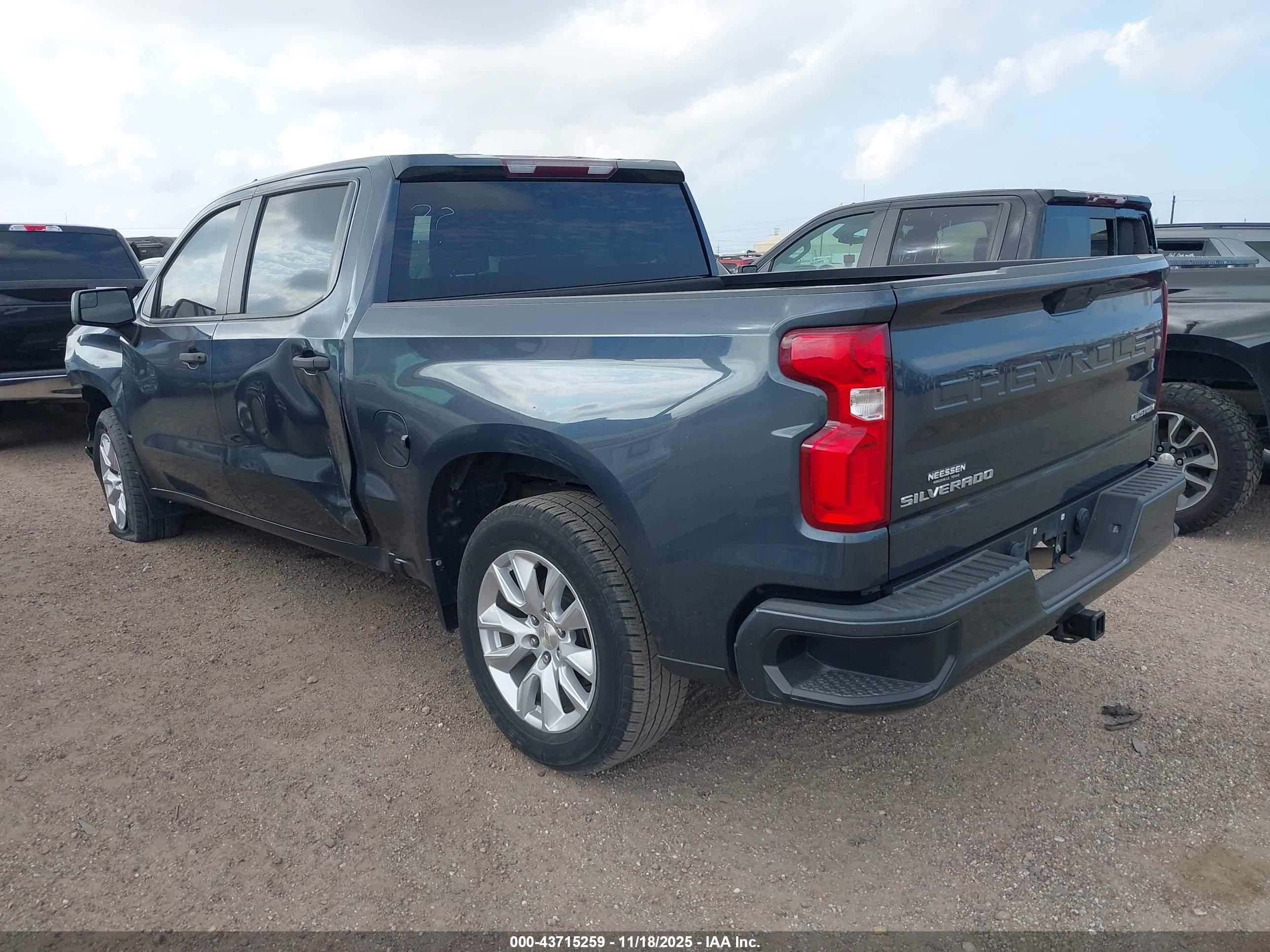 CHEVROLET SILVERADO image 3