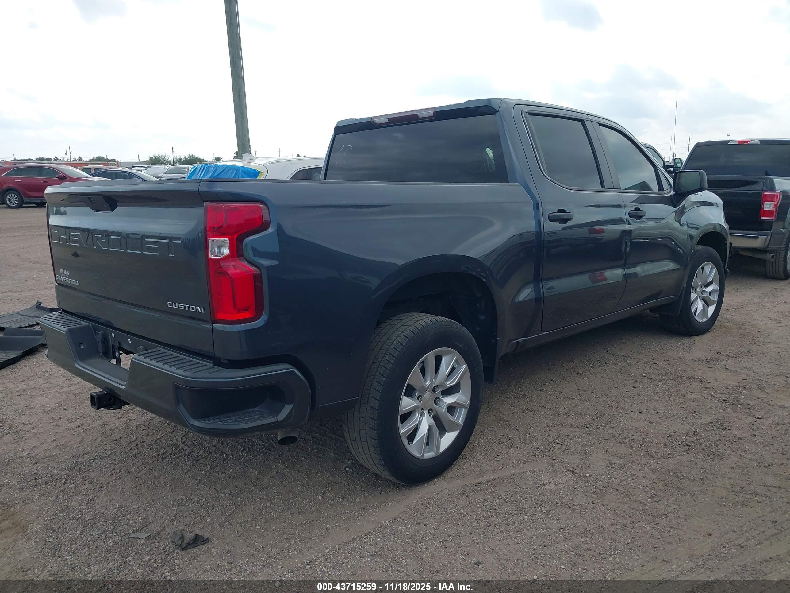 CHEVROLET SILVERADO image 4
