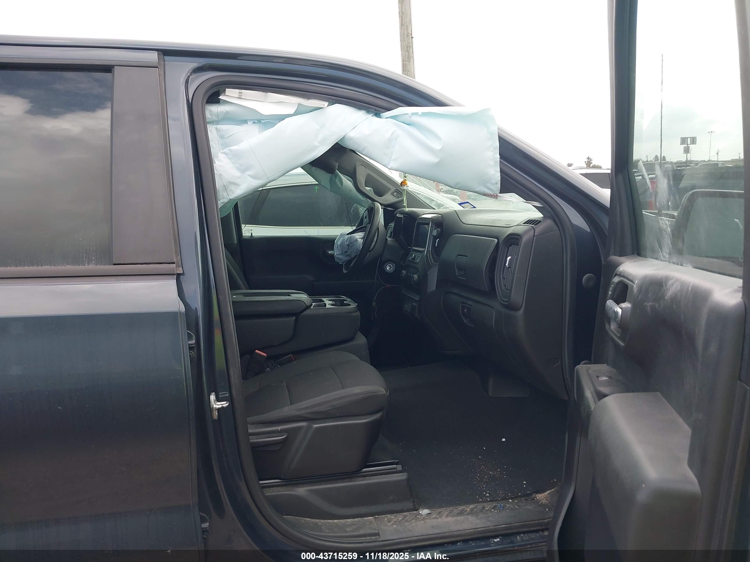 CHEVROLET SILVERADO image 5
