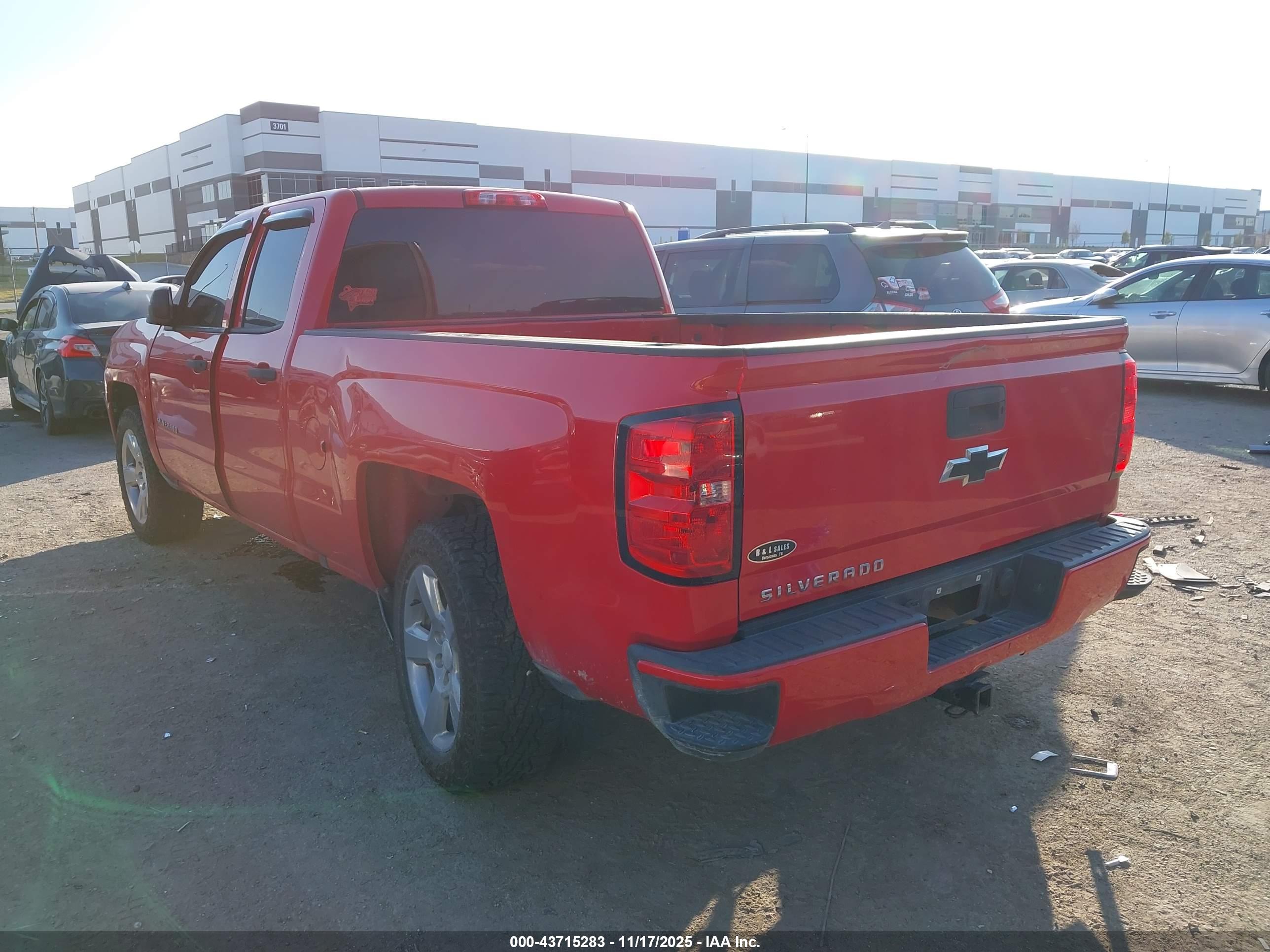 CHEVROLET SILVERADO image 3