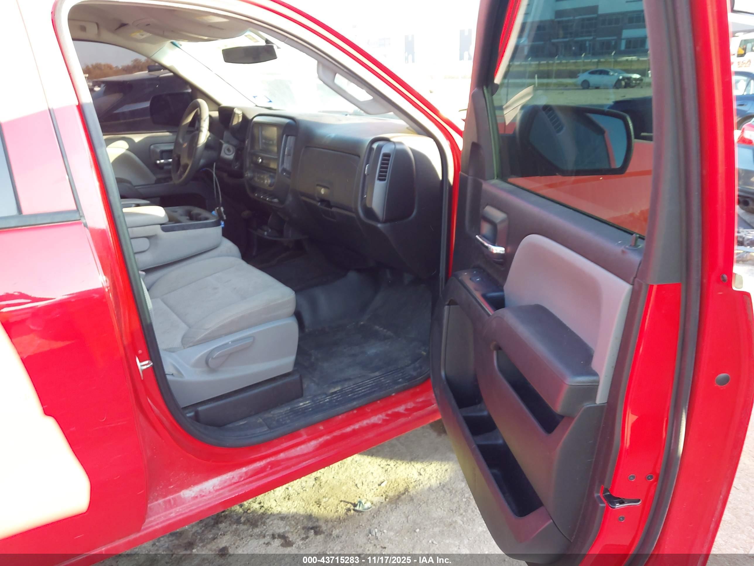 CHEVROLET SILVERADO image 5