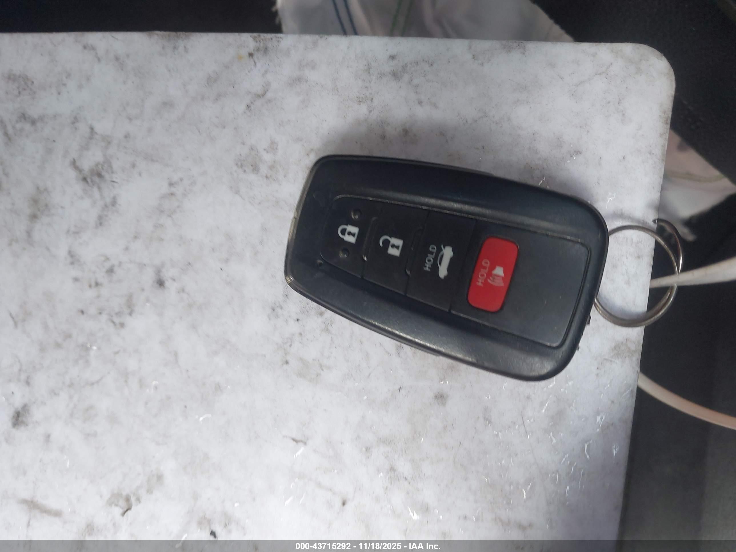 TOYOTA CAMRY image 11