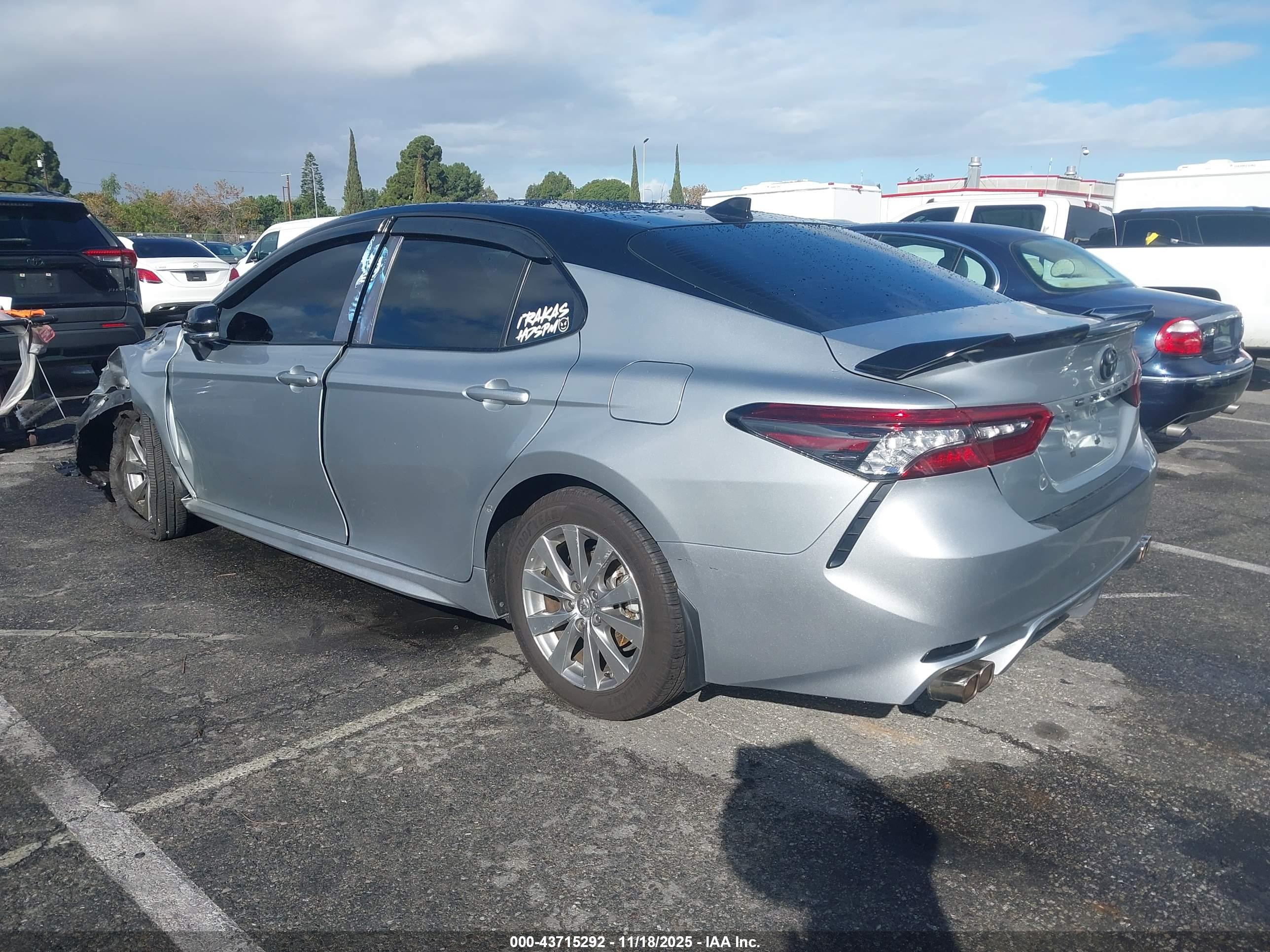 TOYOTA CAMRY image 3