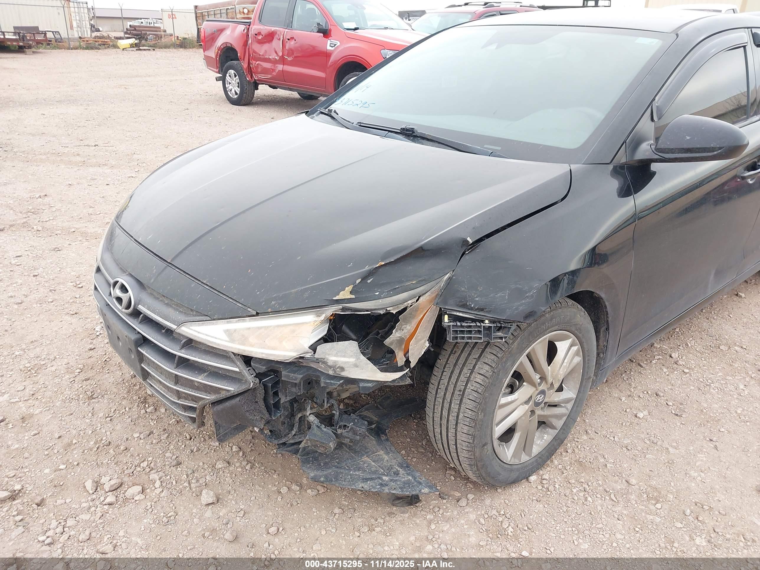HYUNDAI ELANTRA image 6