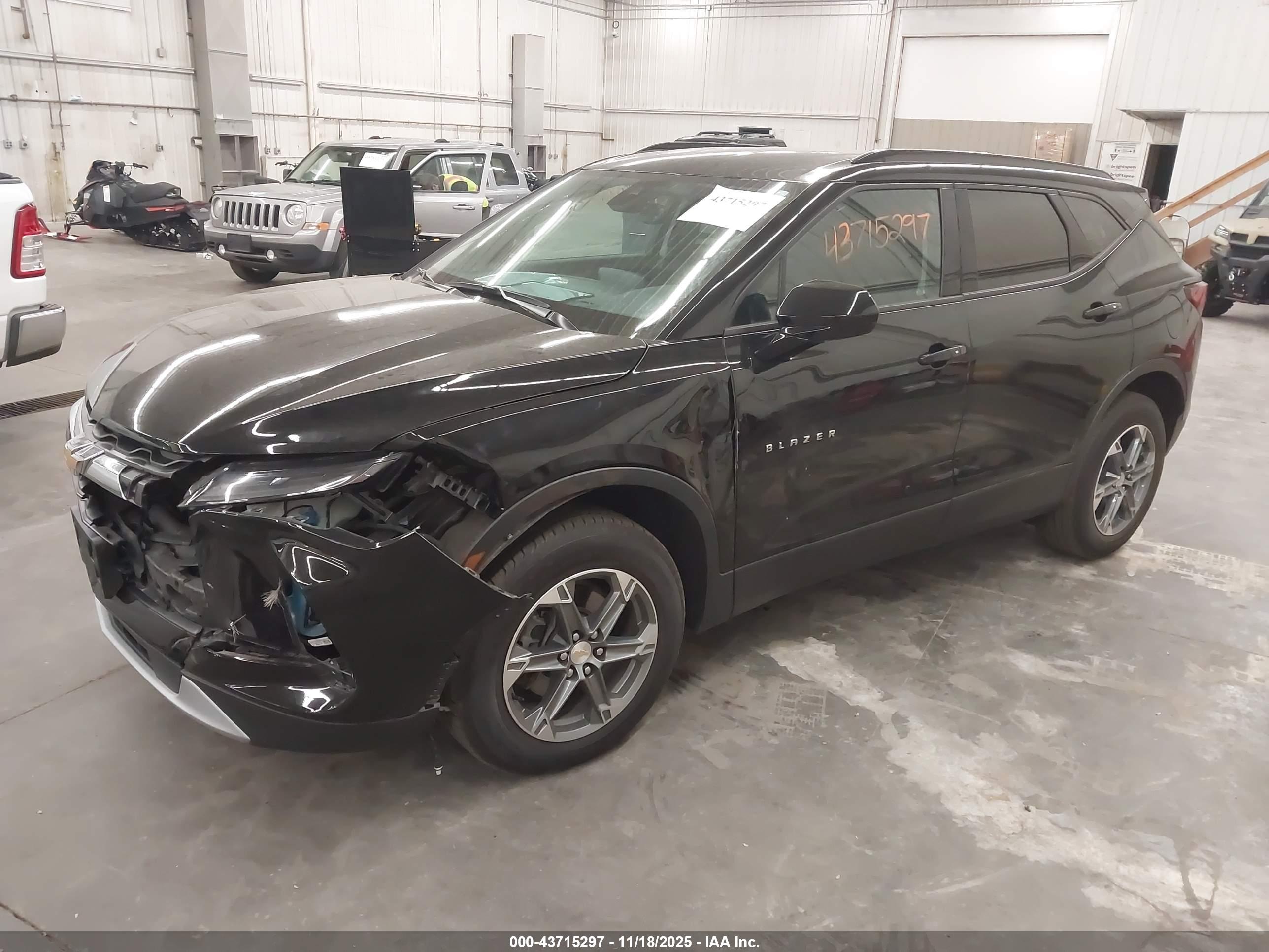 CHEVROLET BLAZER image 2