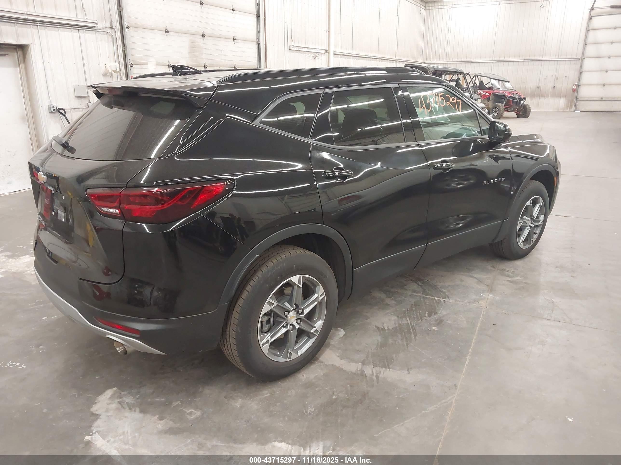 CHEVROLET BLAZER image 4