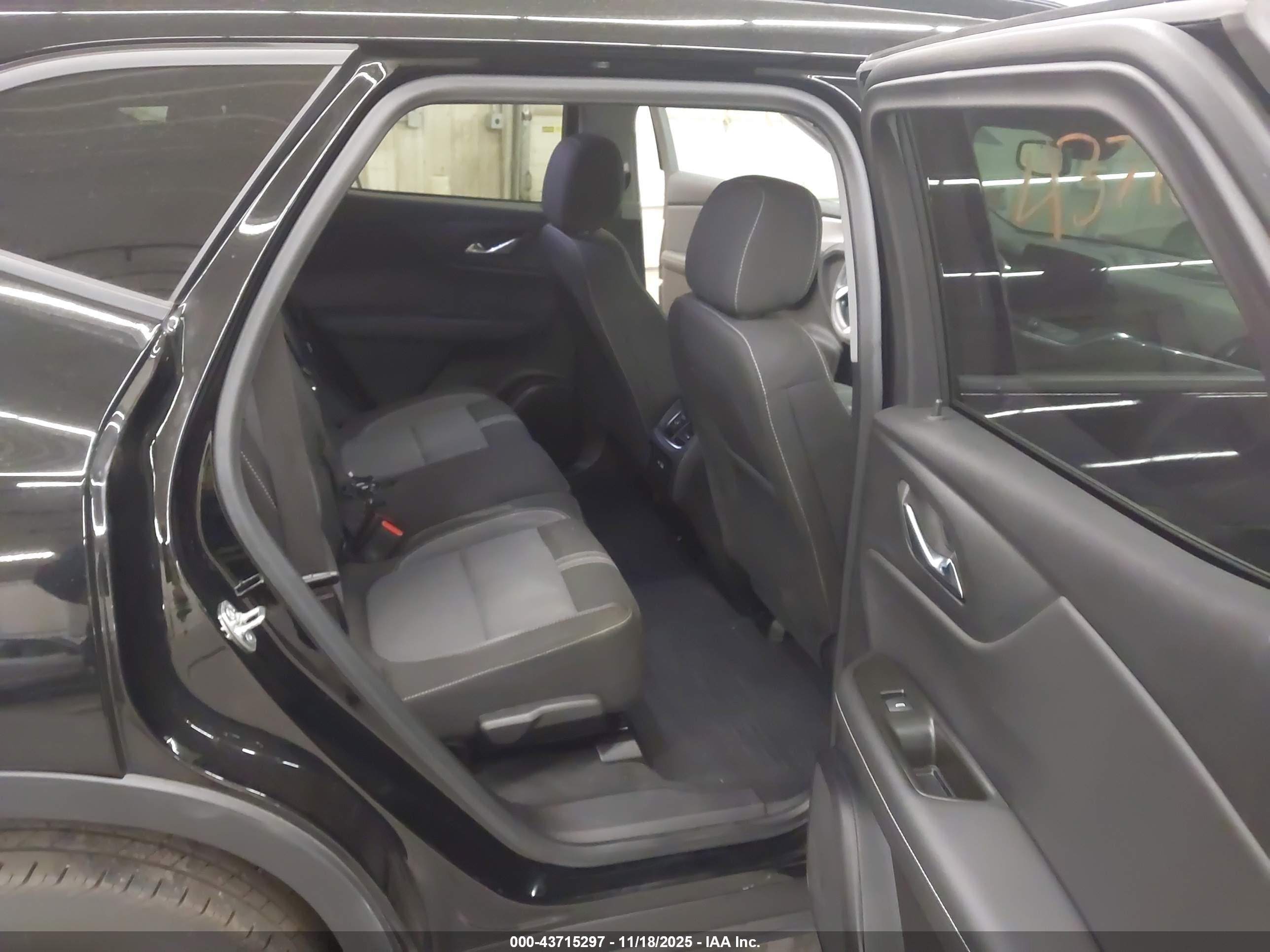 CHEVROLET BLAZER image 8
