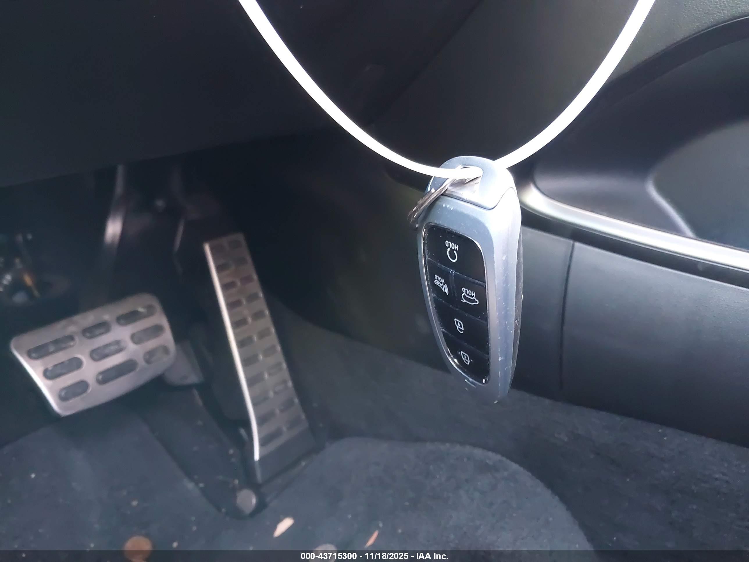 HYUNDAI TUCSON image 11