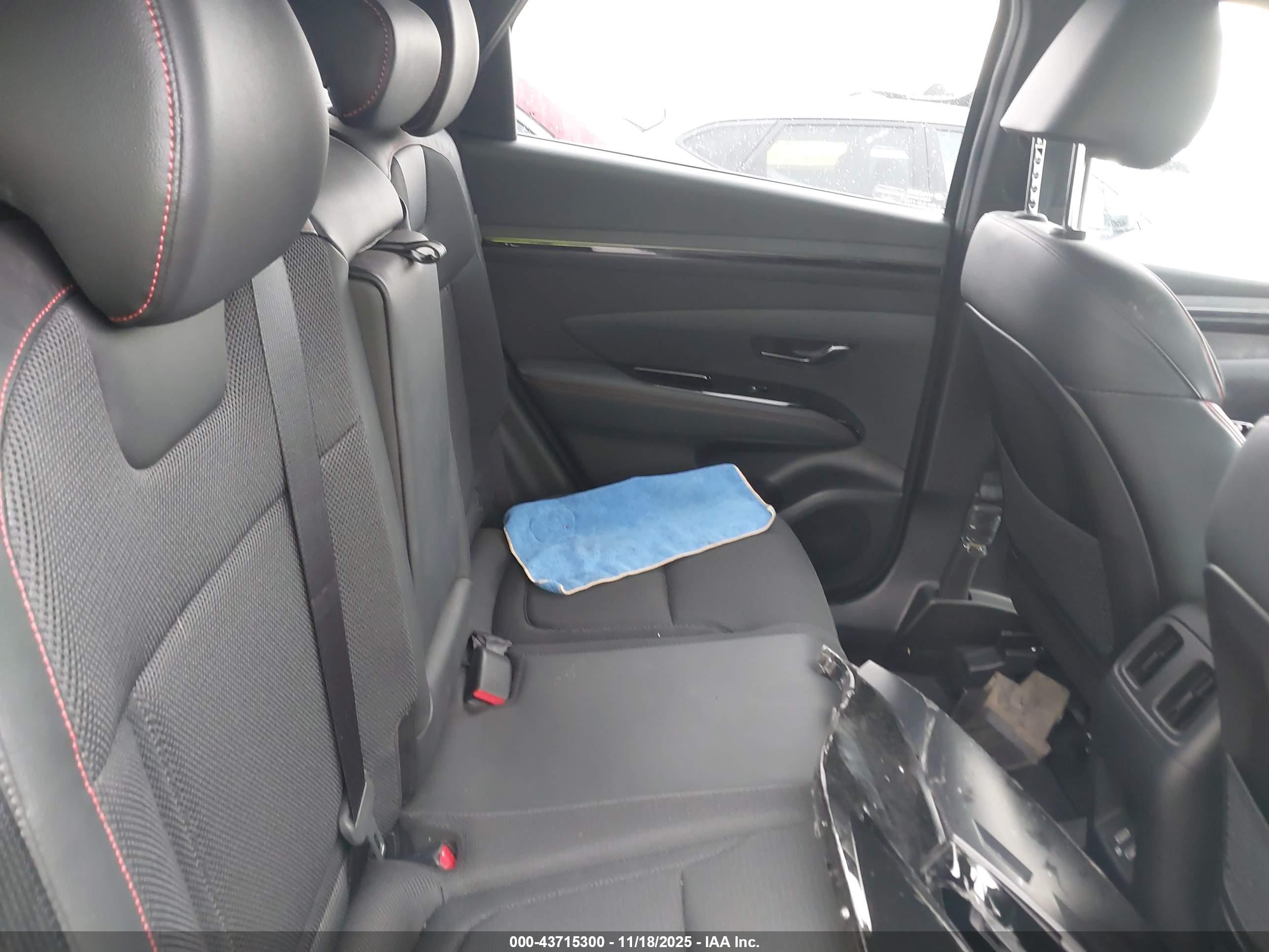 HYUNDAI TUCSON image 8