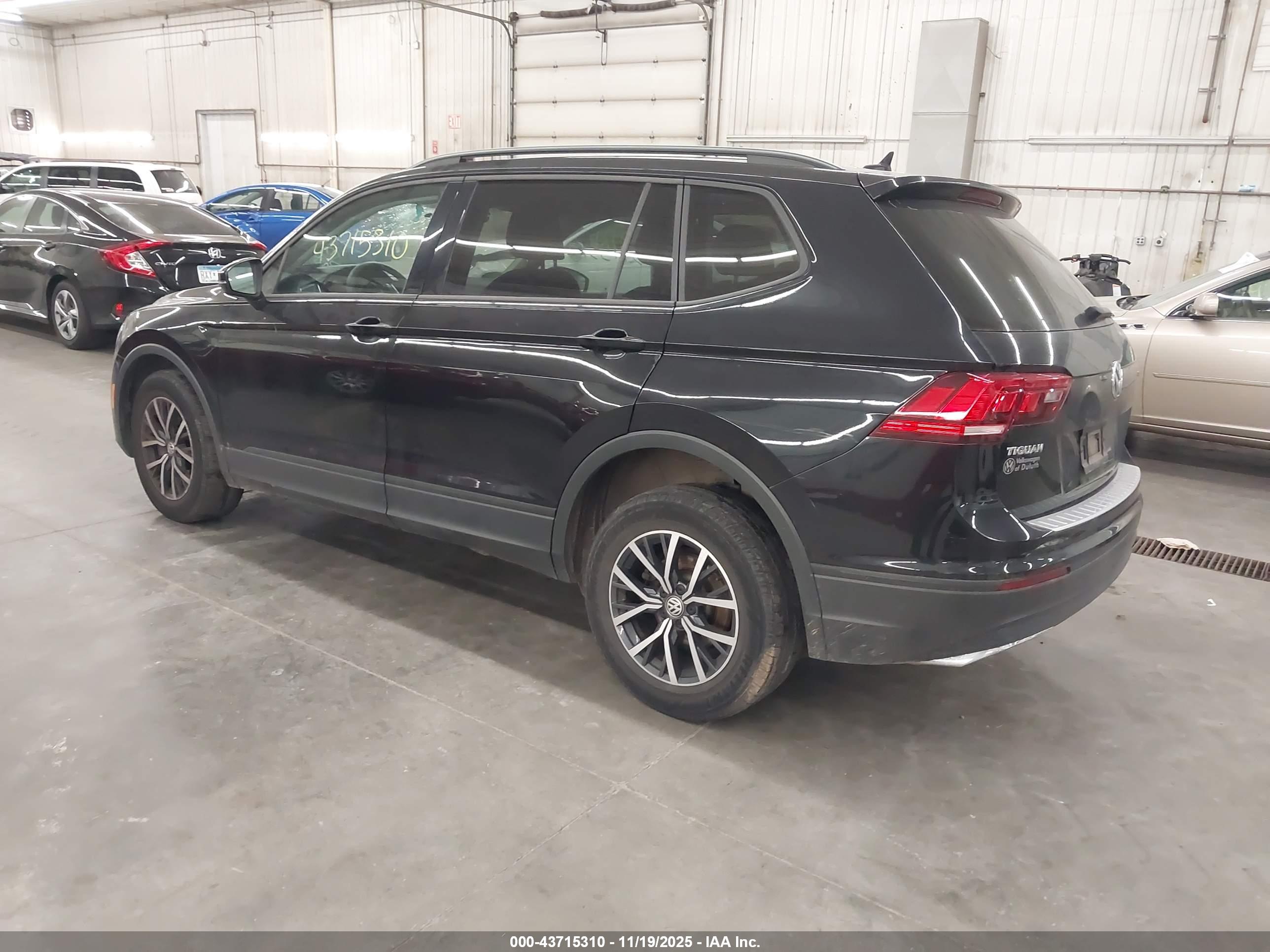 VOLKSWAGEN TIGUAN image 3
