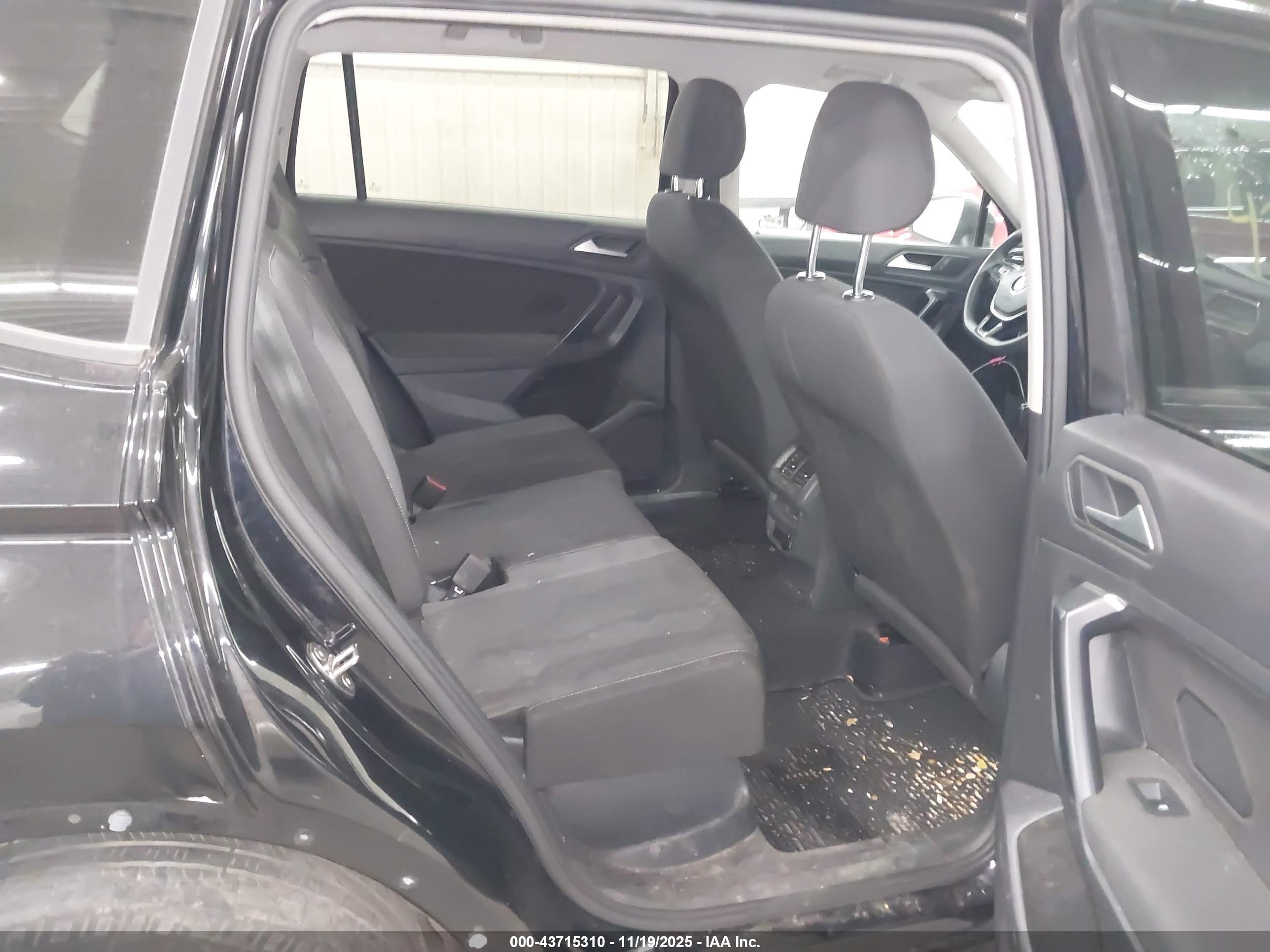 VOLKSWAGEN TIGUAN image 8