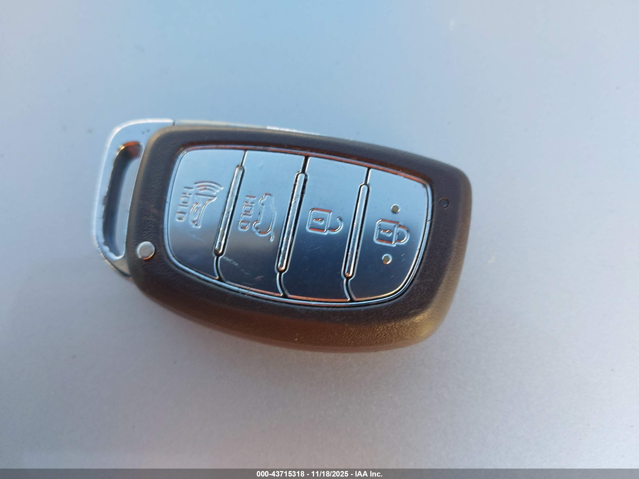HYUNDAI TUCSON image 11