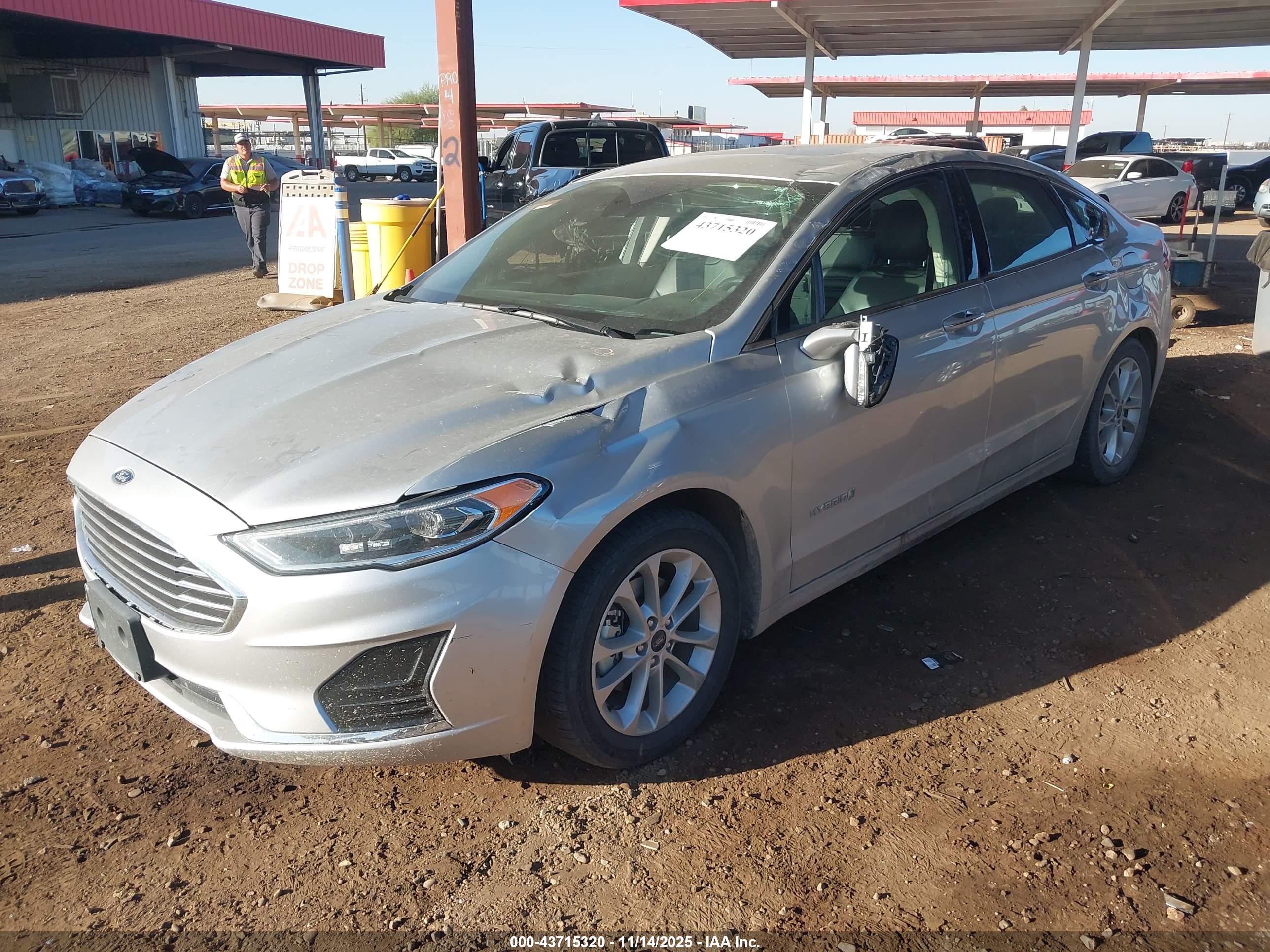 FORD FUSION image 2