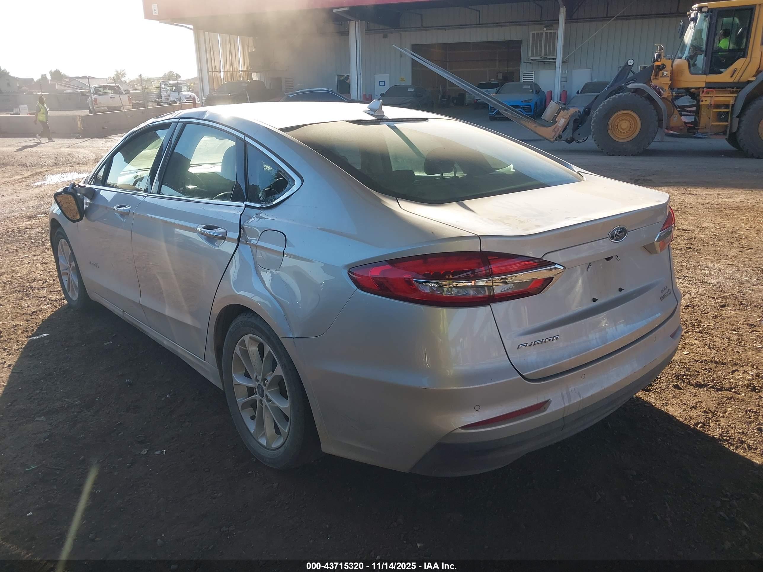 FORD FUSION image 3